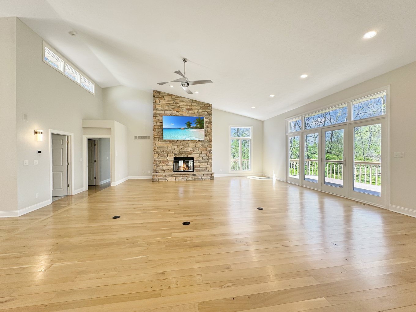 1669 Barberry Circle Property Photo 6