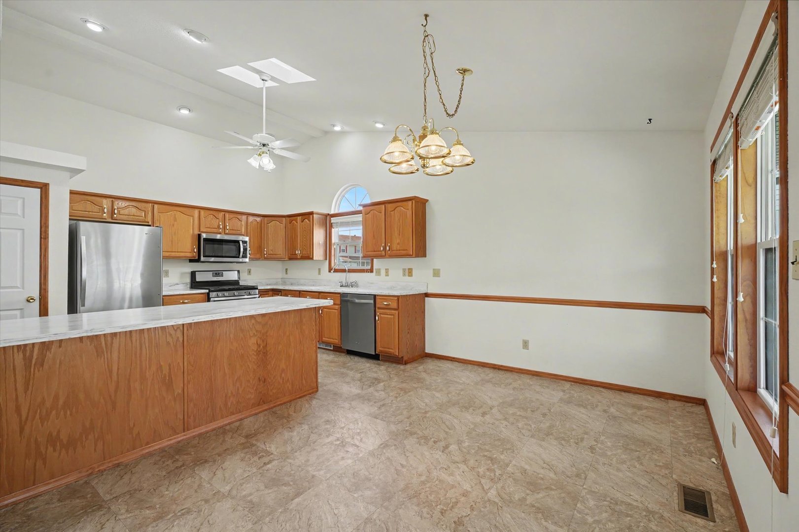 1117 Ascot Drive Property Photo 10