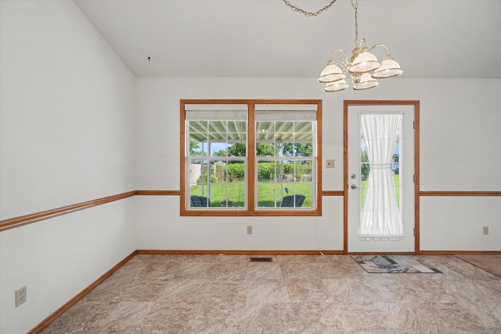 1117 Ascot Drive Property Photo 12