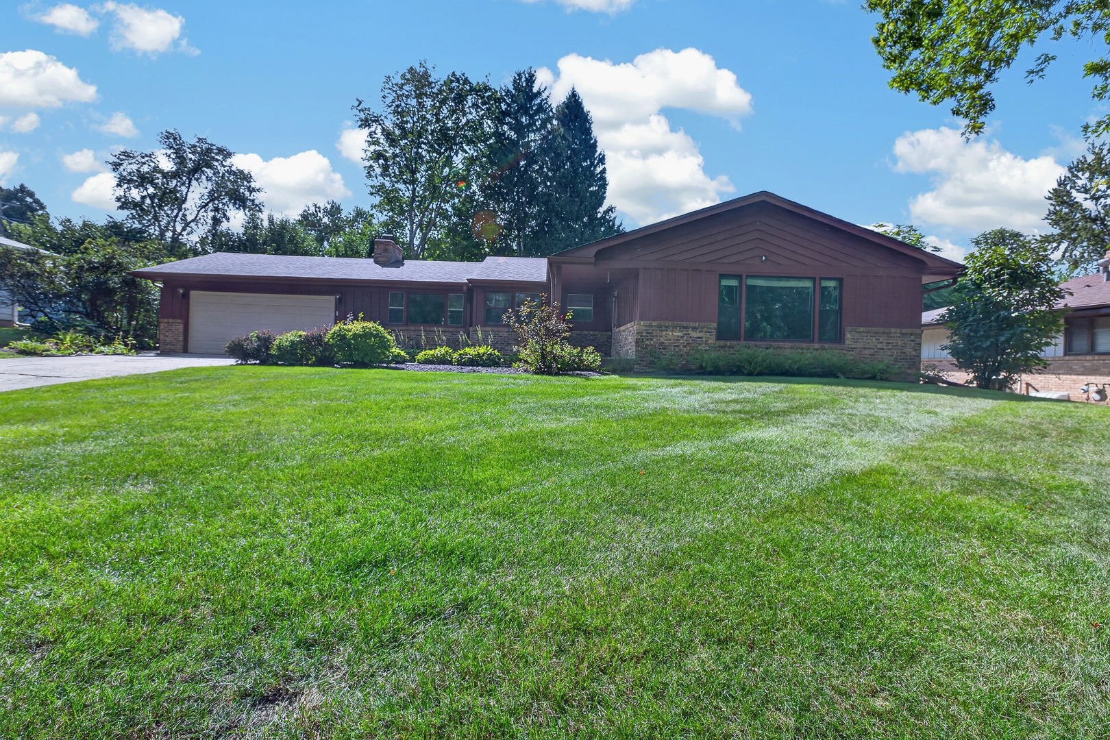 1112 Prestwick Parkway Property Photo 1