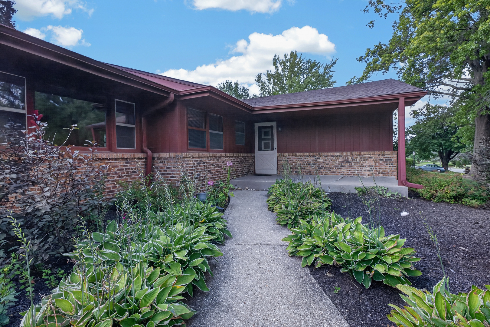 1112 Prestwick Parkway Property Photo 2