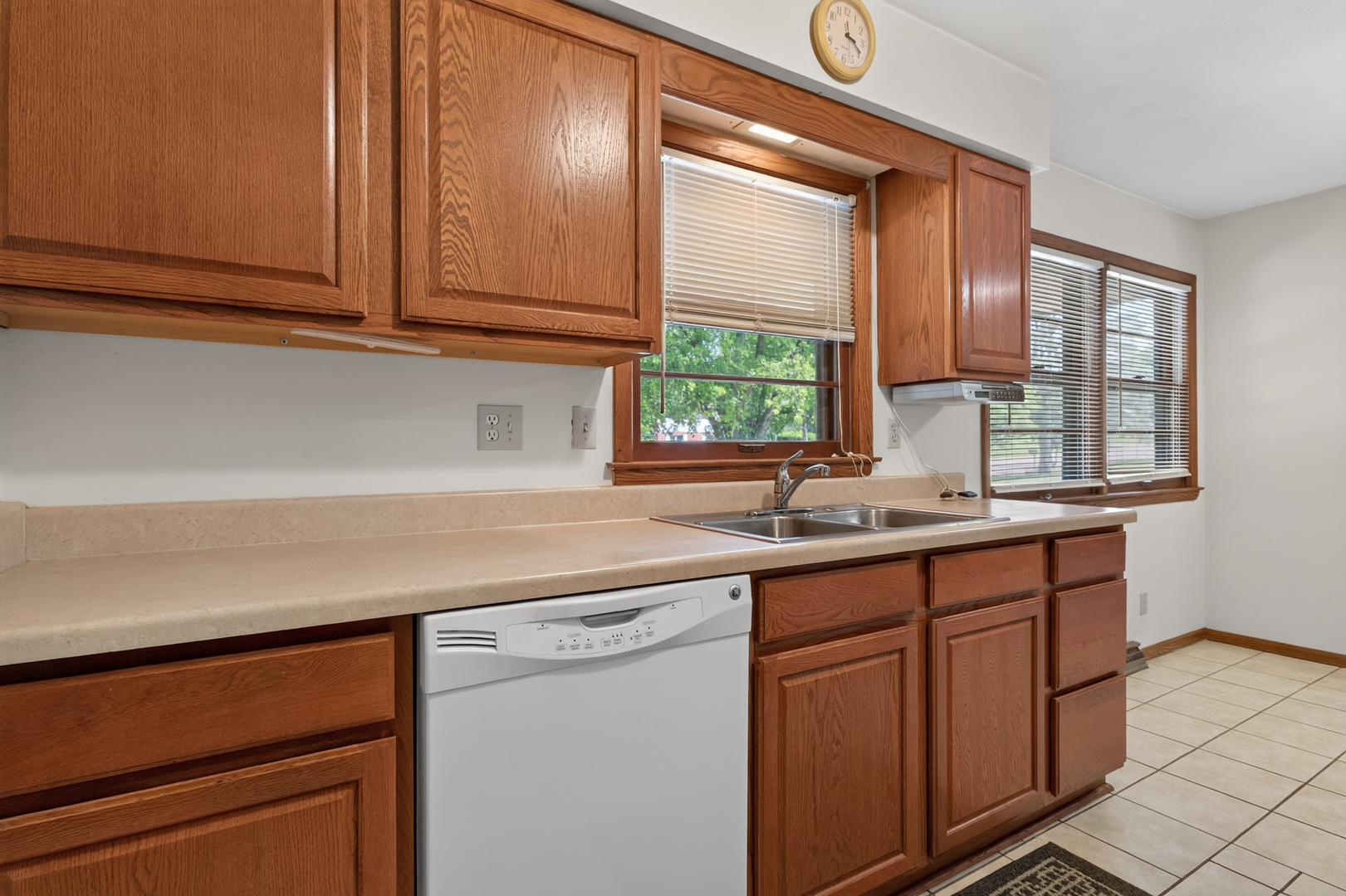 1112 Prestwick Parkway Property Photo 5