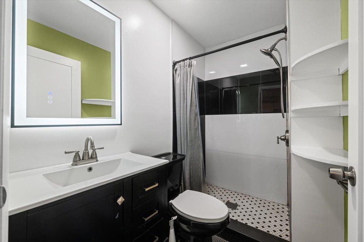 1235 Leon Place Property Photo 13