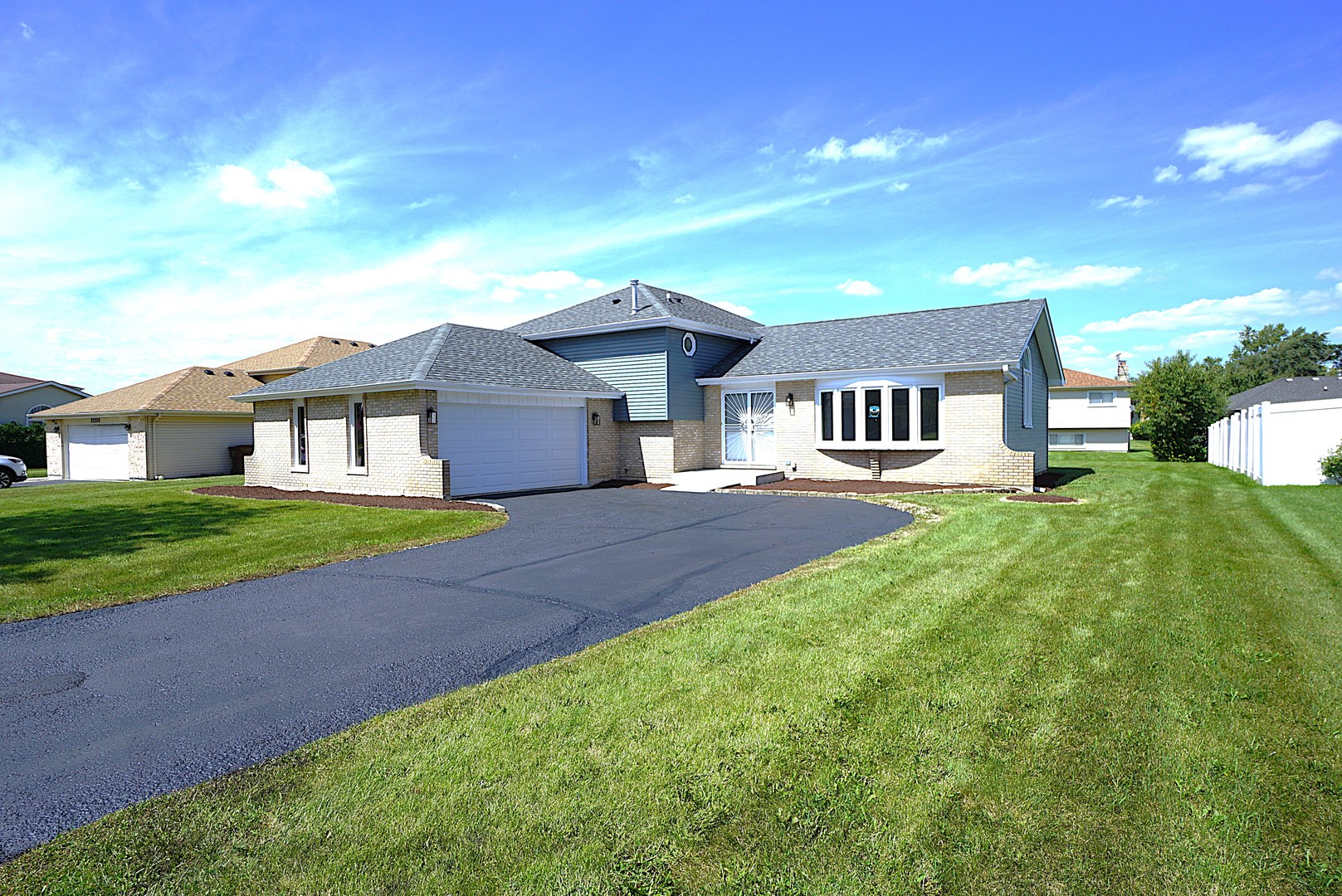 22520 Crescent Way Property Photo 1
