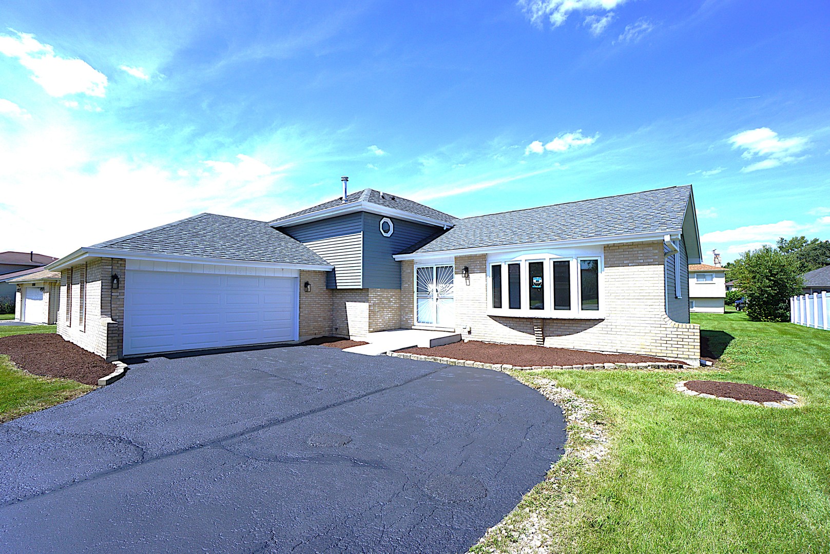 22520 Crescent Way Property Photo 2