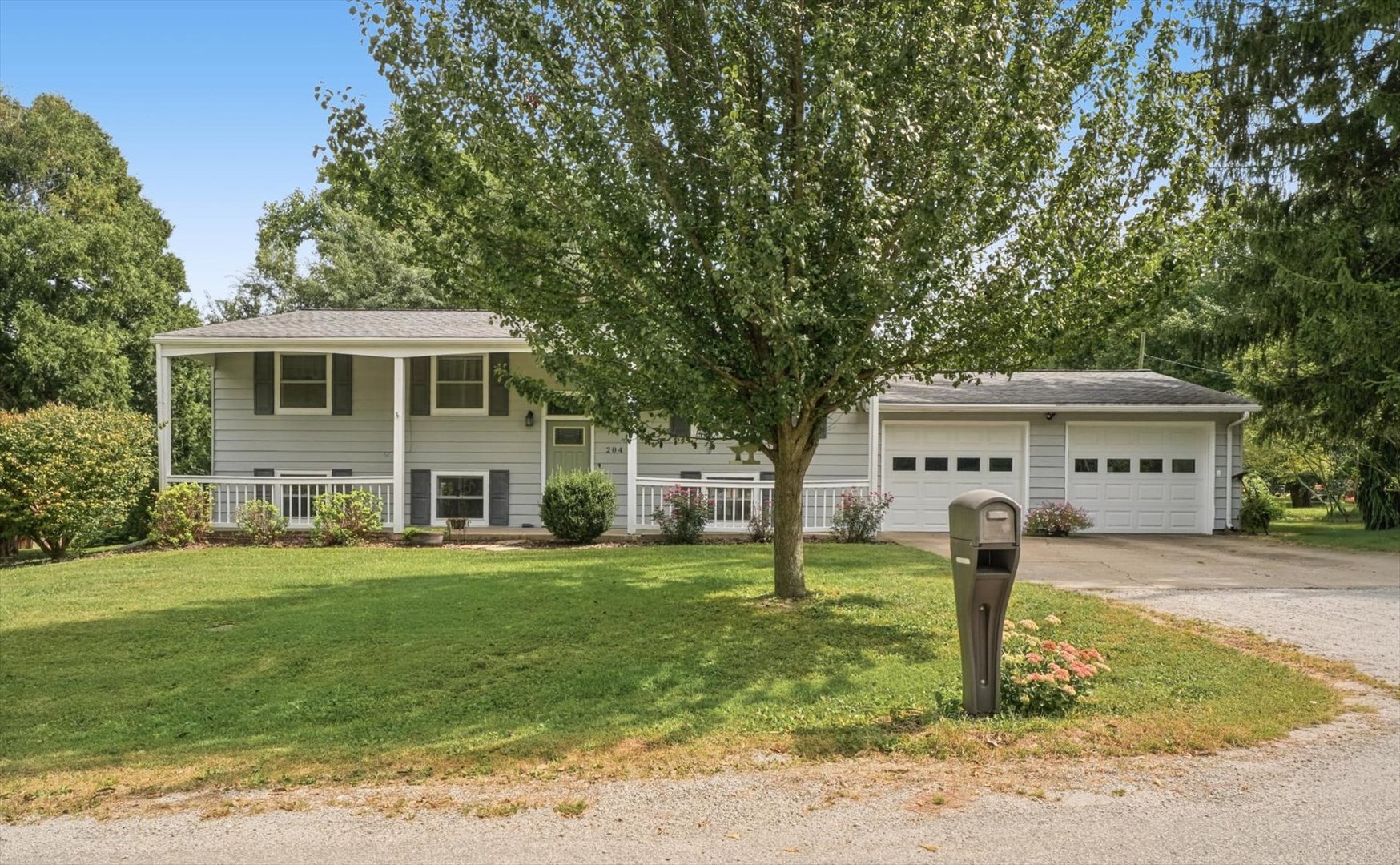 204 N White Street Property Photo 4