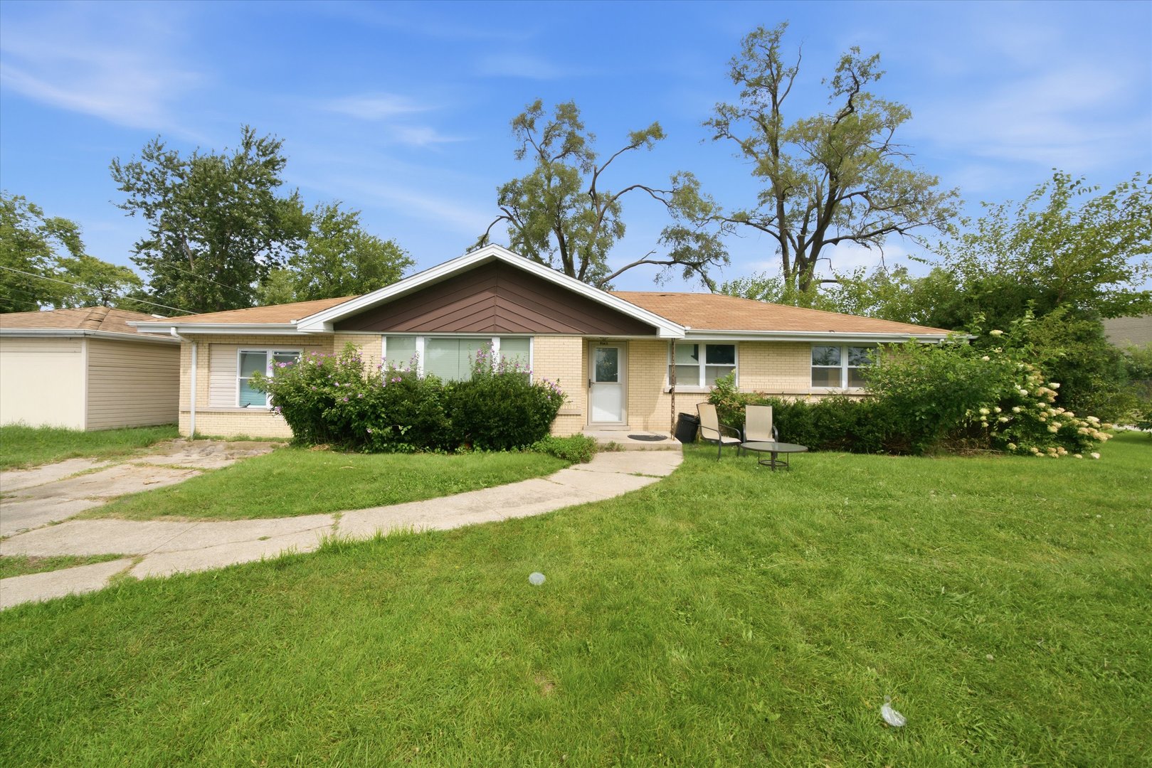 9342 S 76th Avenue Property Photo 1