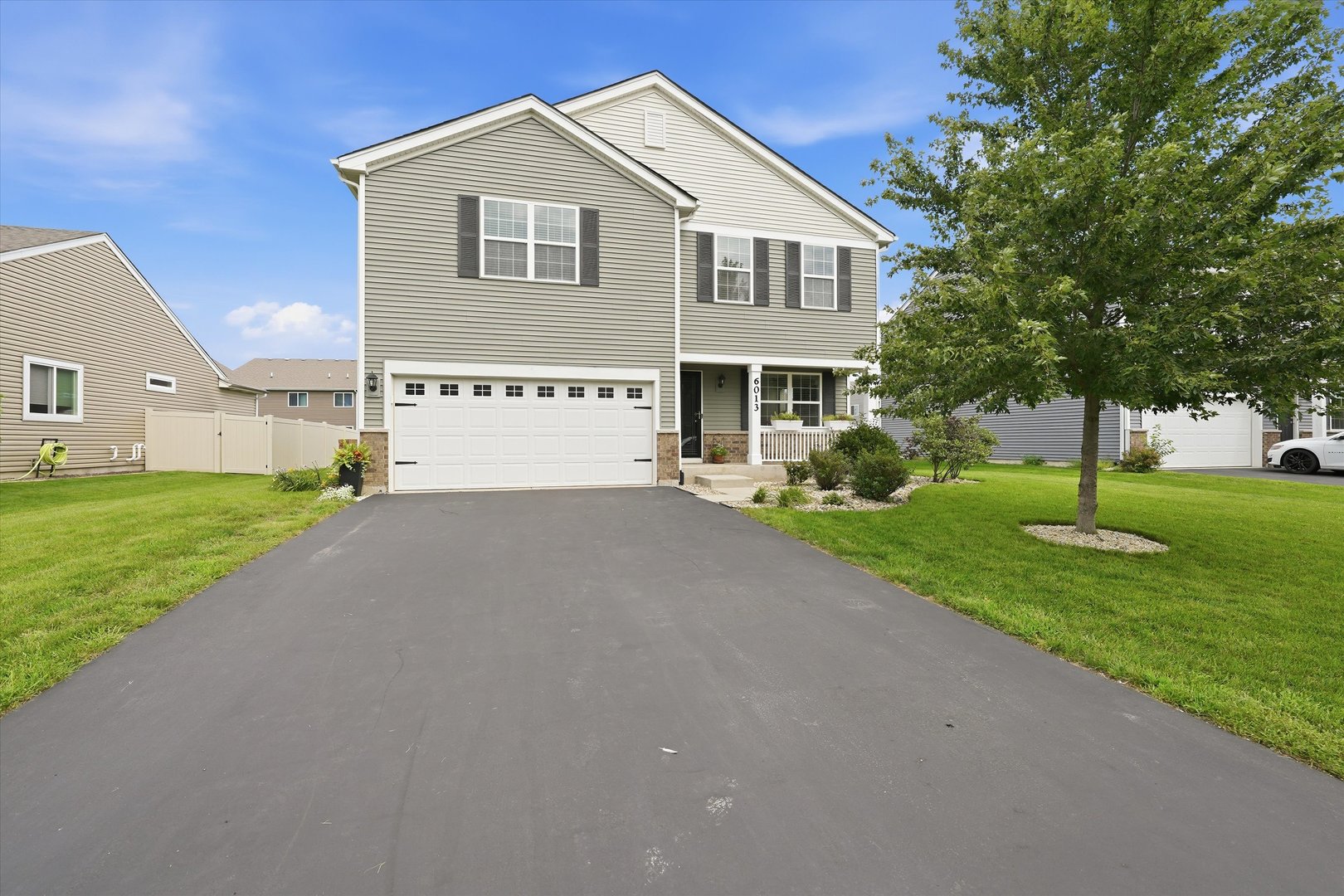 6013 Autumn Oaks Drive Property Photo 2