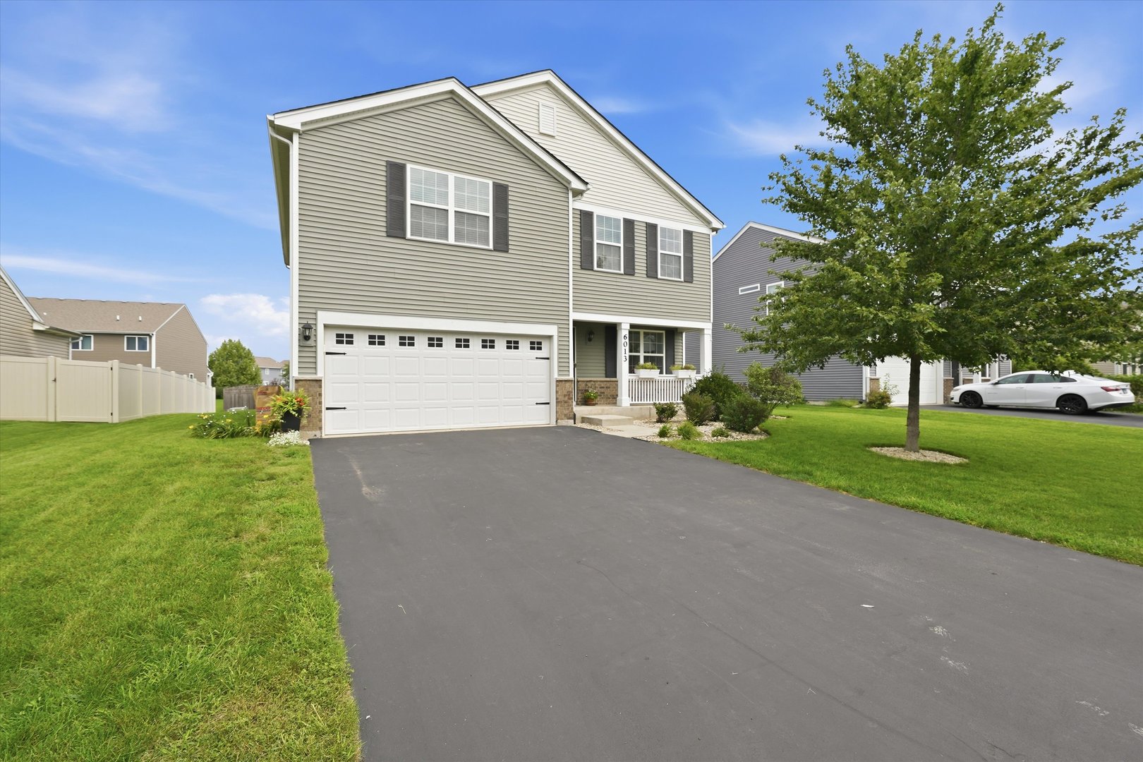 6013 Autumn Oaks Drive Property Photo 3