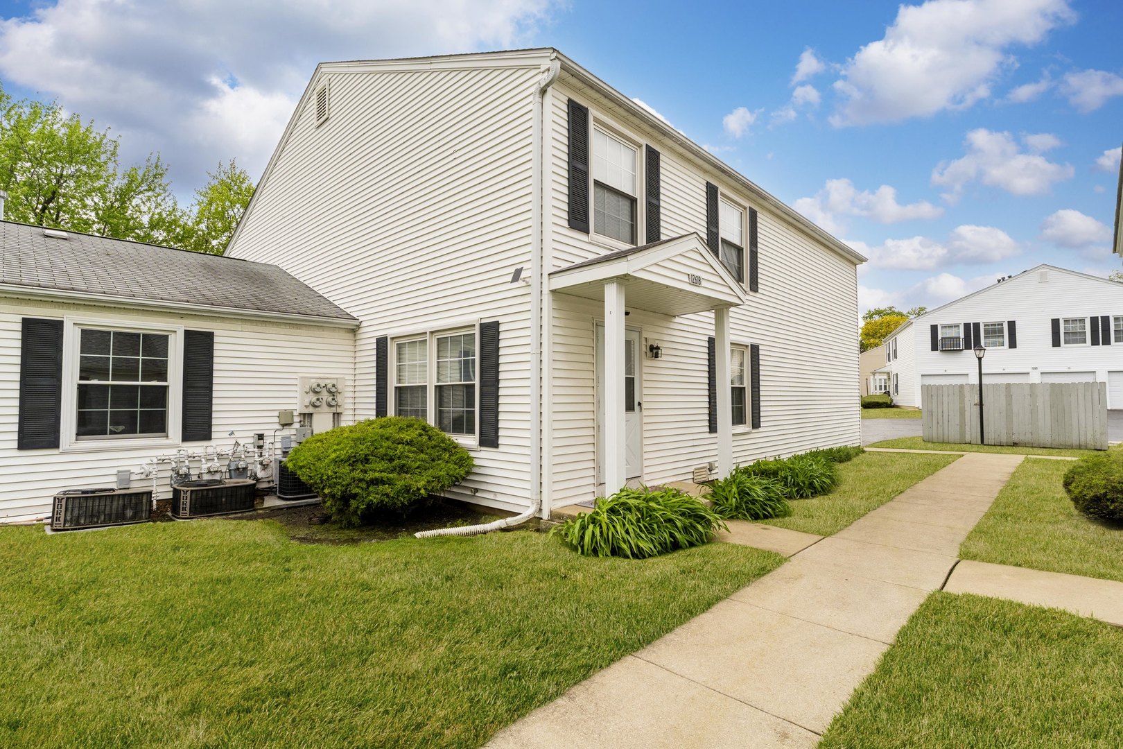 1261 Prairie Avenue B Property Photo 1