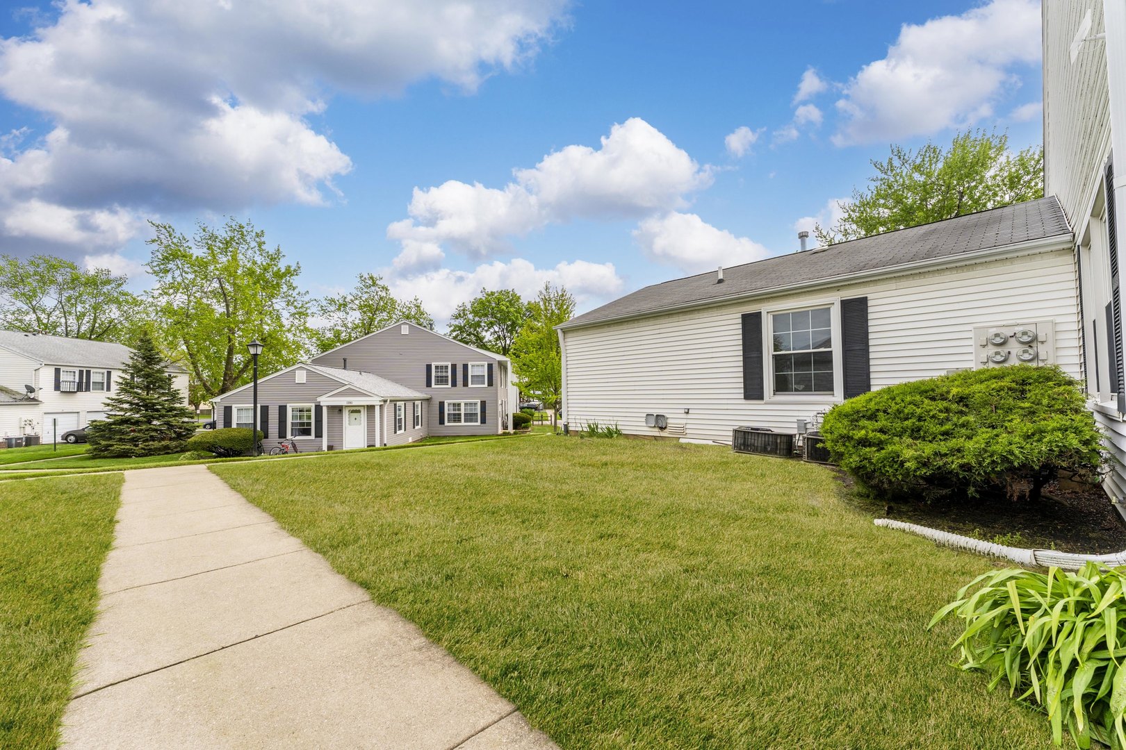 1261 Prairie Avenue B Property Photo 3