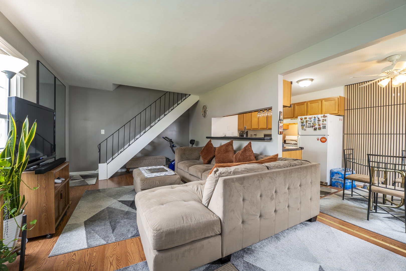 1261 Prairie Avenue B Property Photo 4