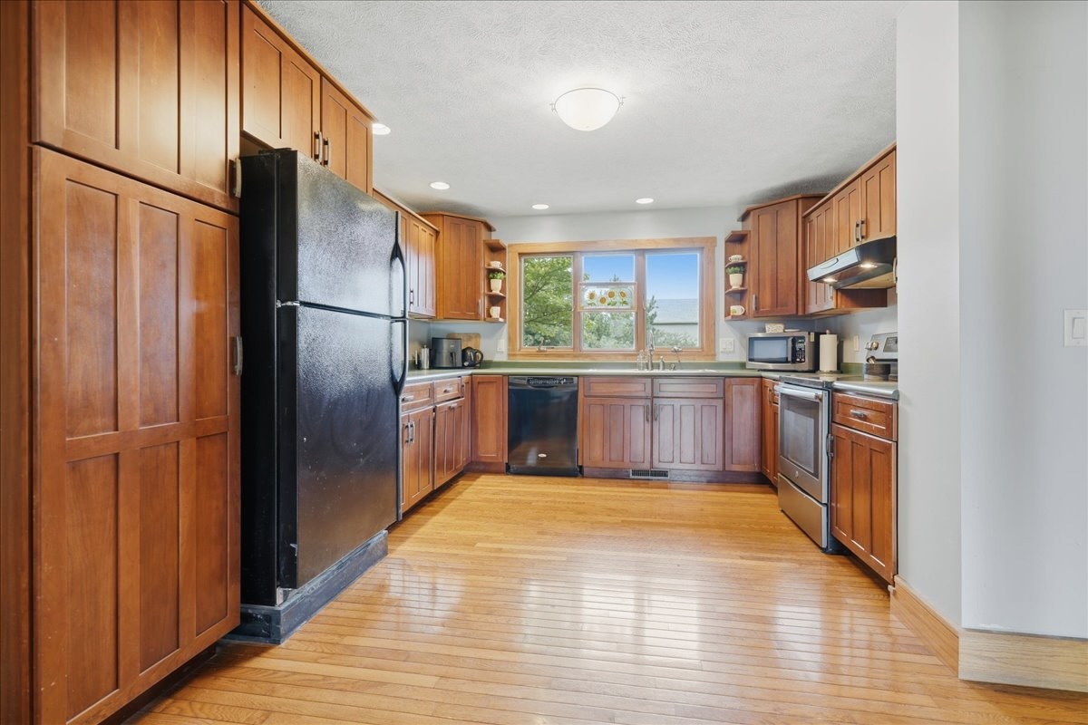 705 E Newton Street Property Photo 30