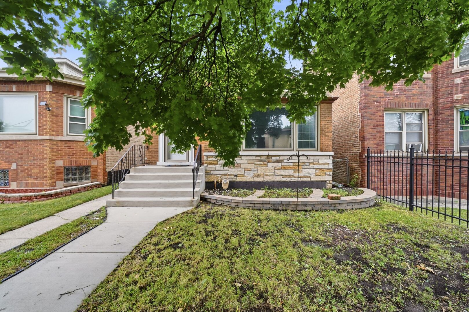 6506 S Keating Avenue Property Photo 2