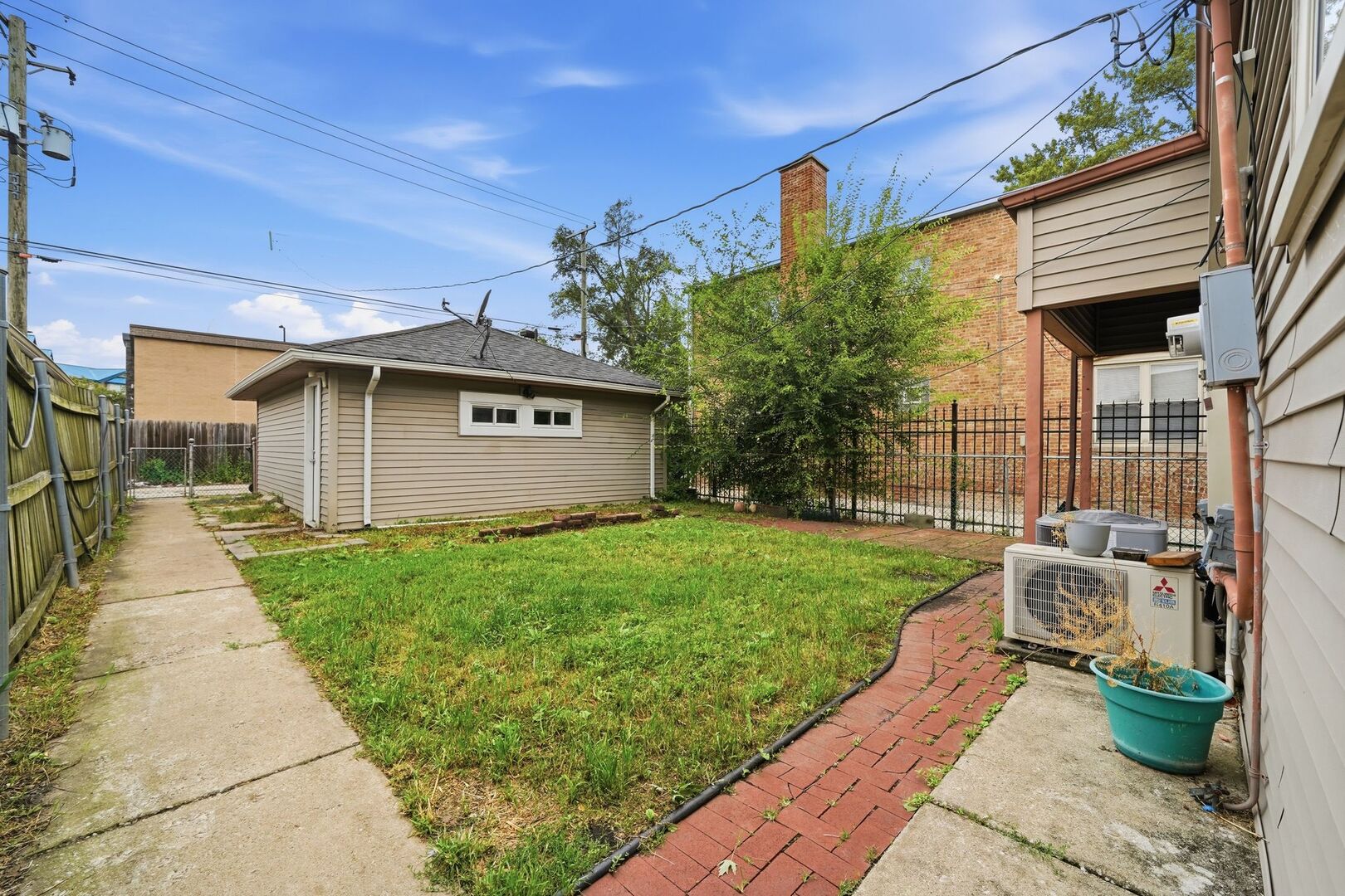 6506 S Keating Avenue Property Photo 4