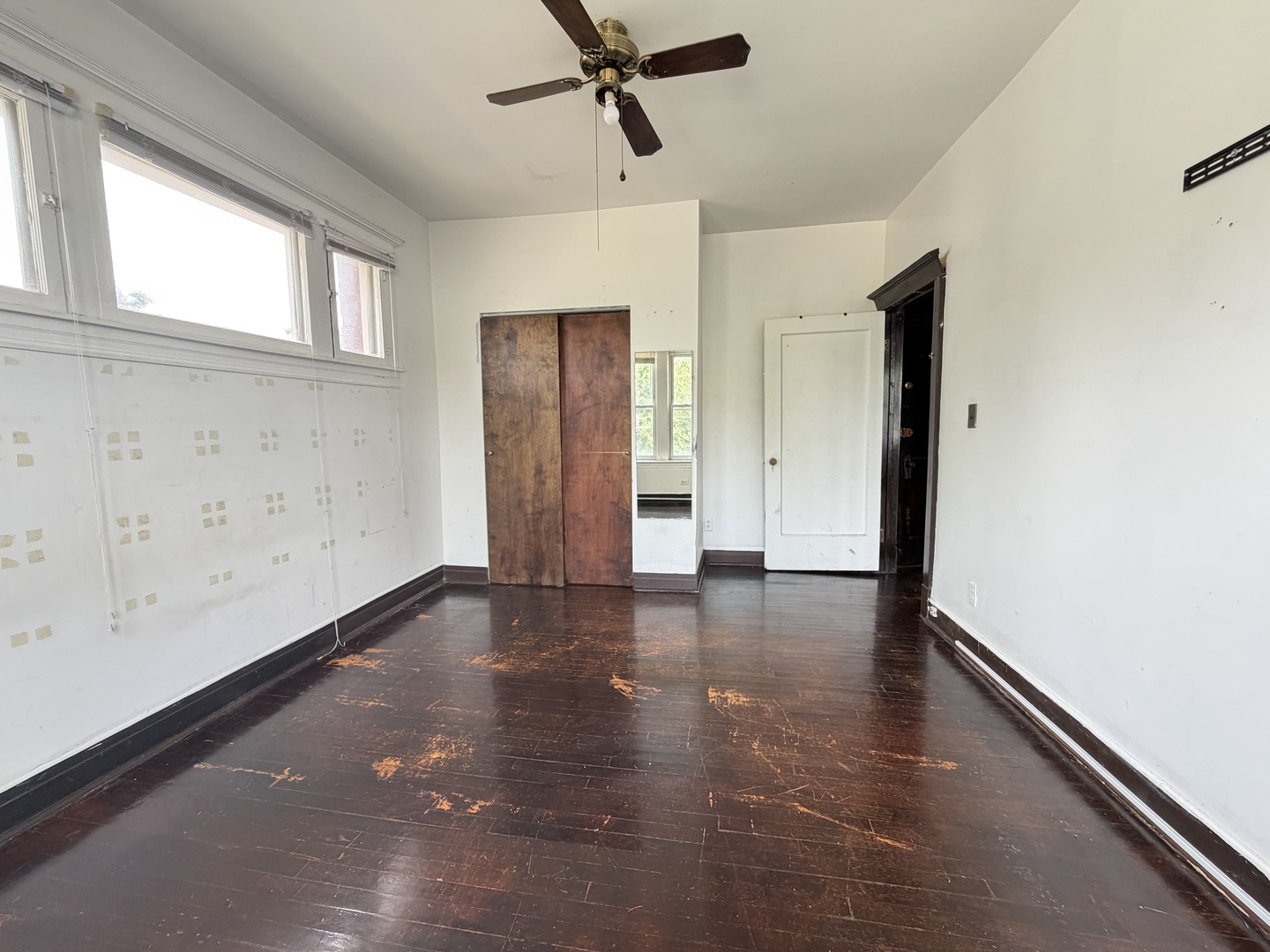 3652 N Kilpatrick Avenue 2 Property Photo 4