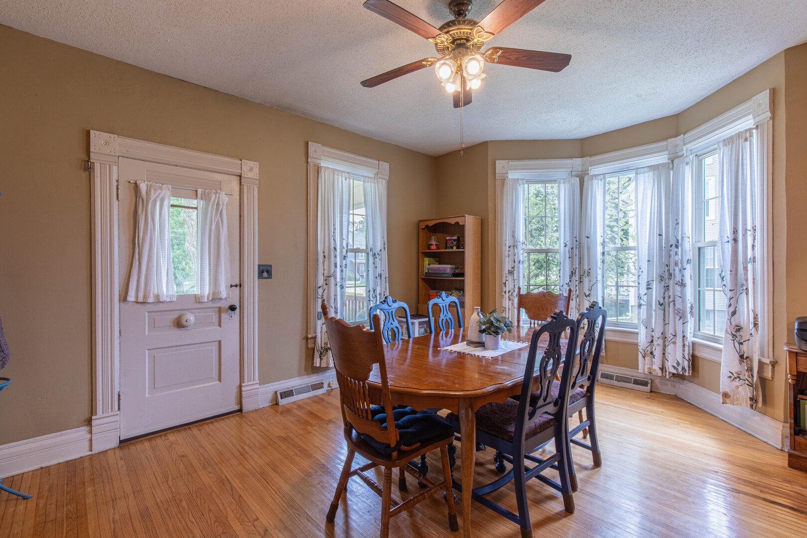 628 N Euclid Avenue Property Photo 4