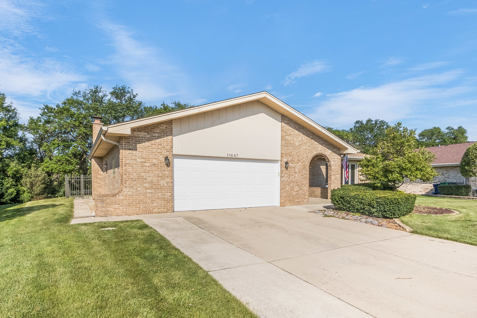 11687 Valley Brook Drive Property Photo 3
