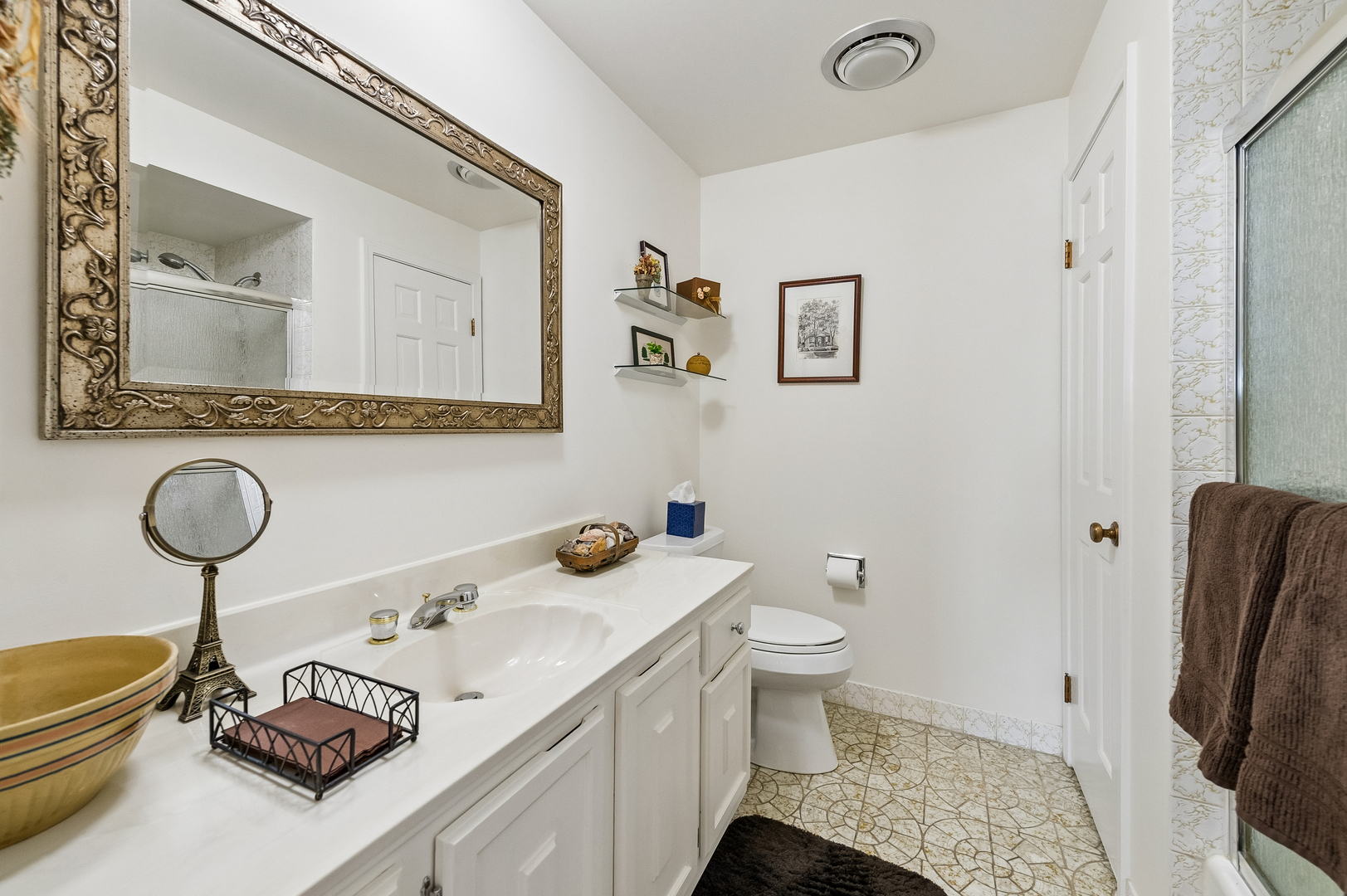 5200 Oakton Street 408 Property Photo 15