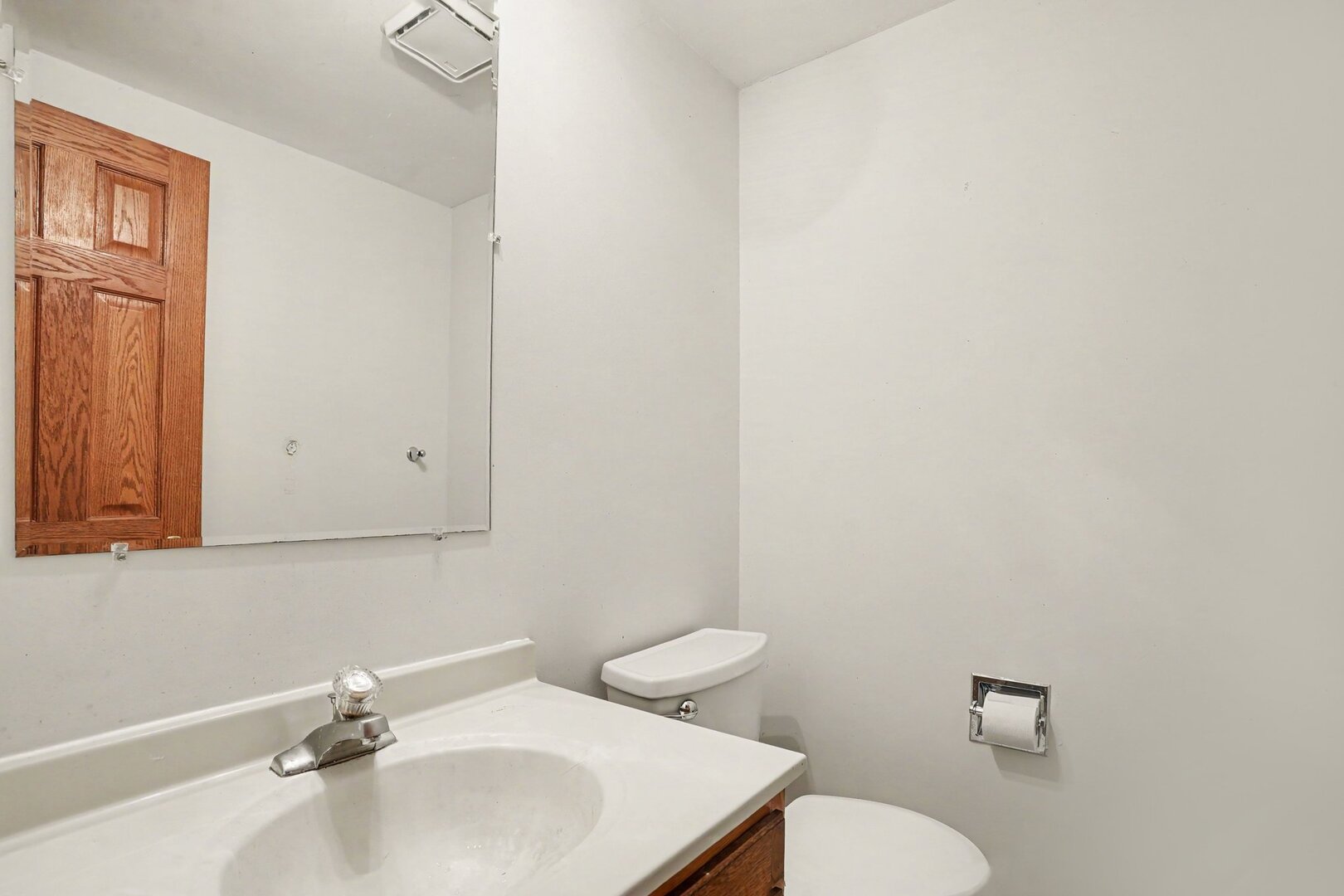 1055 Belle Plaine Avenue Property Photo 7