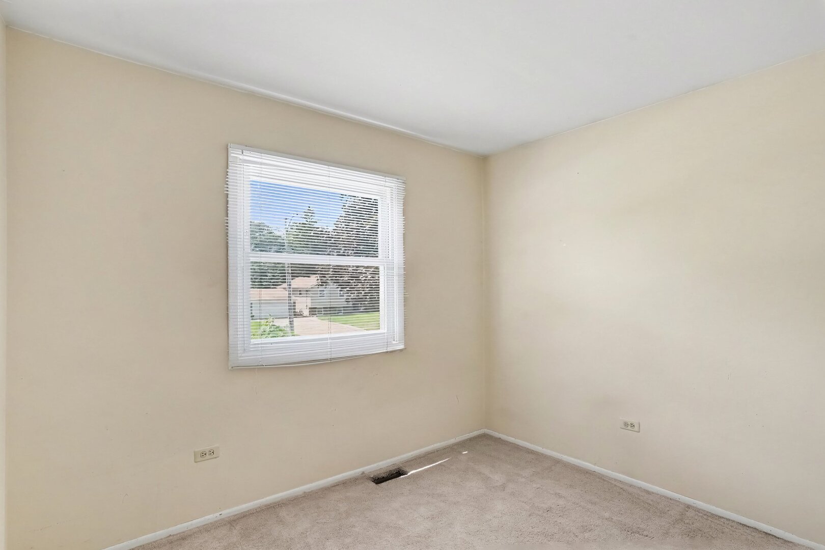 1055 Belle Plaine Avenue Property Photo 11