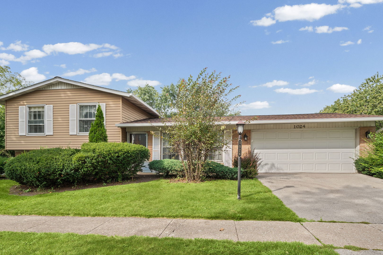 1024 Yorkshire Drive Property Photo 1
