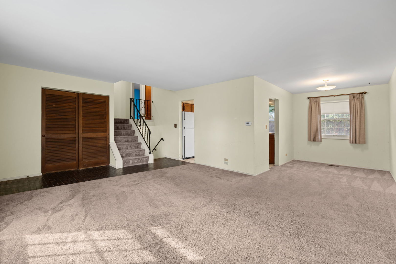 1024 Yorkshire Drive Property Photo 3