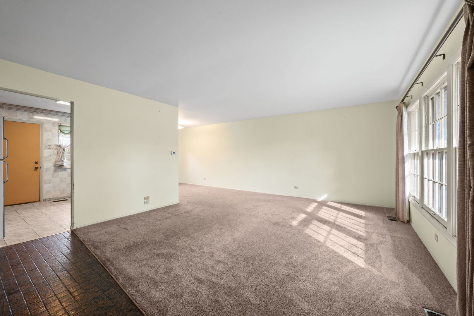 1024 Yorkshire Drive Property Photo 4