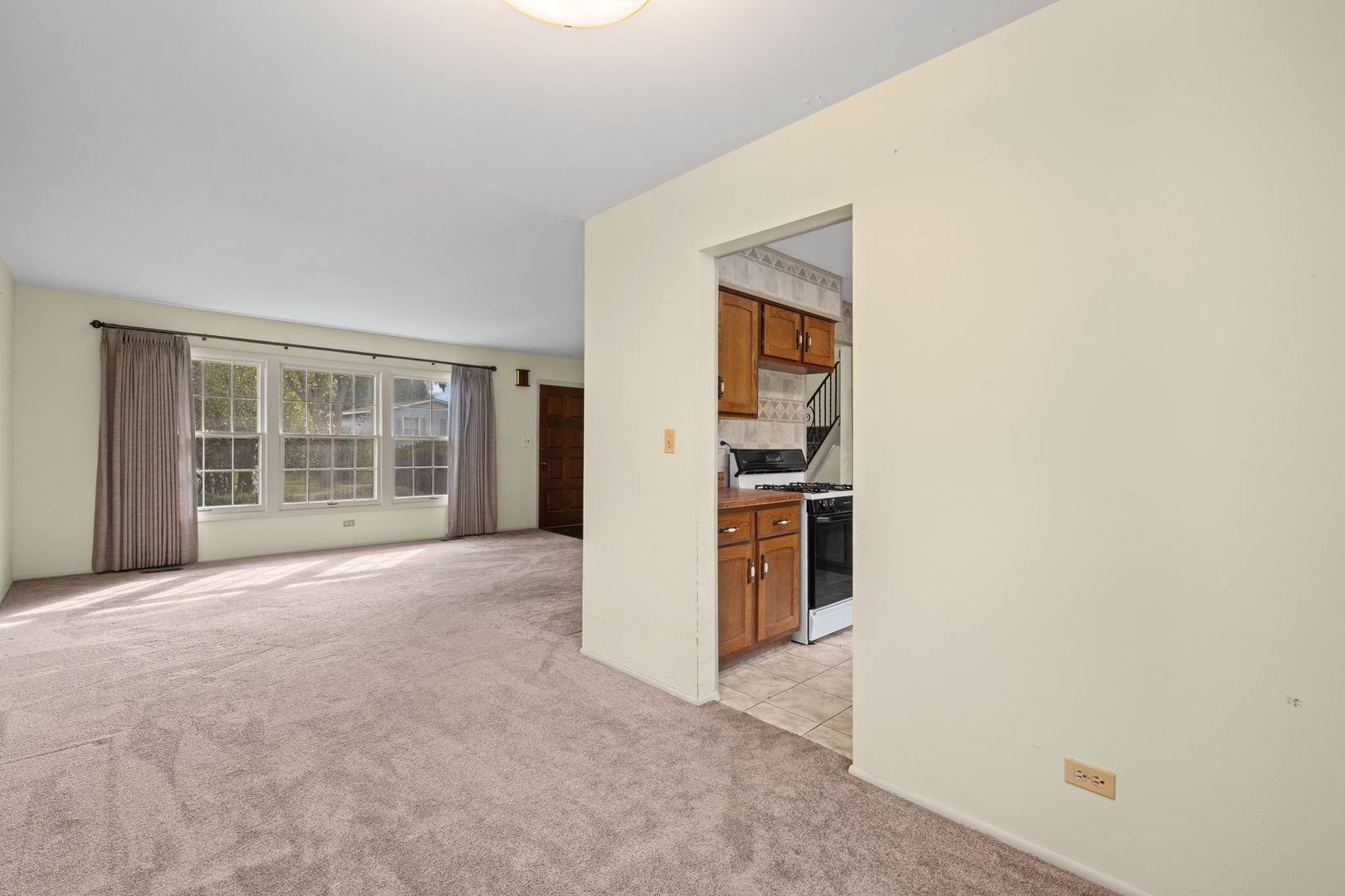 1024 Yorkshire Drive Property Photo 5