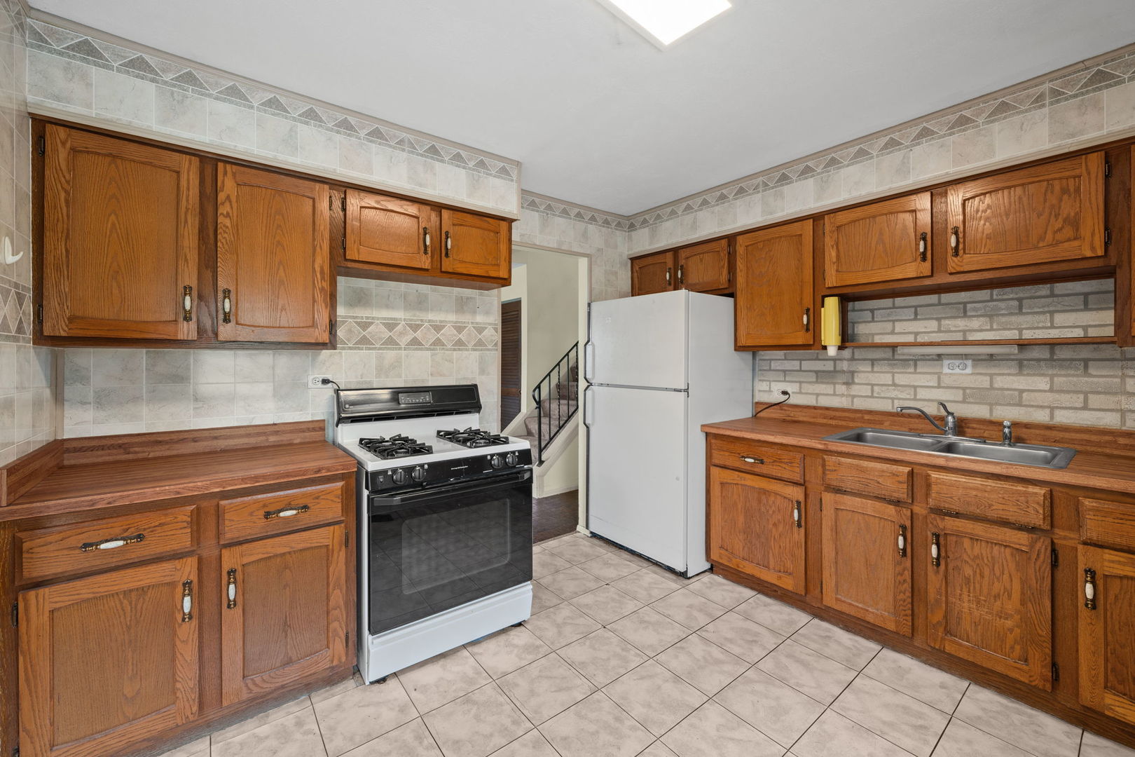 1024 Yorkshire Drive Property Photo 7