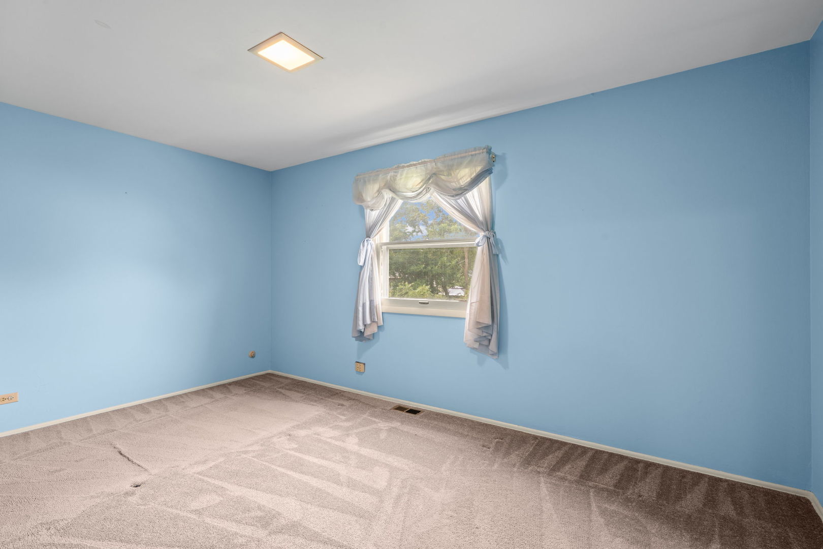 1024 Yorkshire Drive Property Photo 10