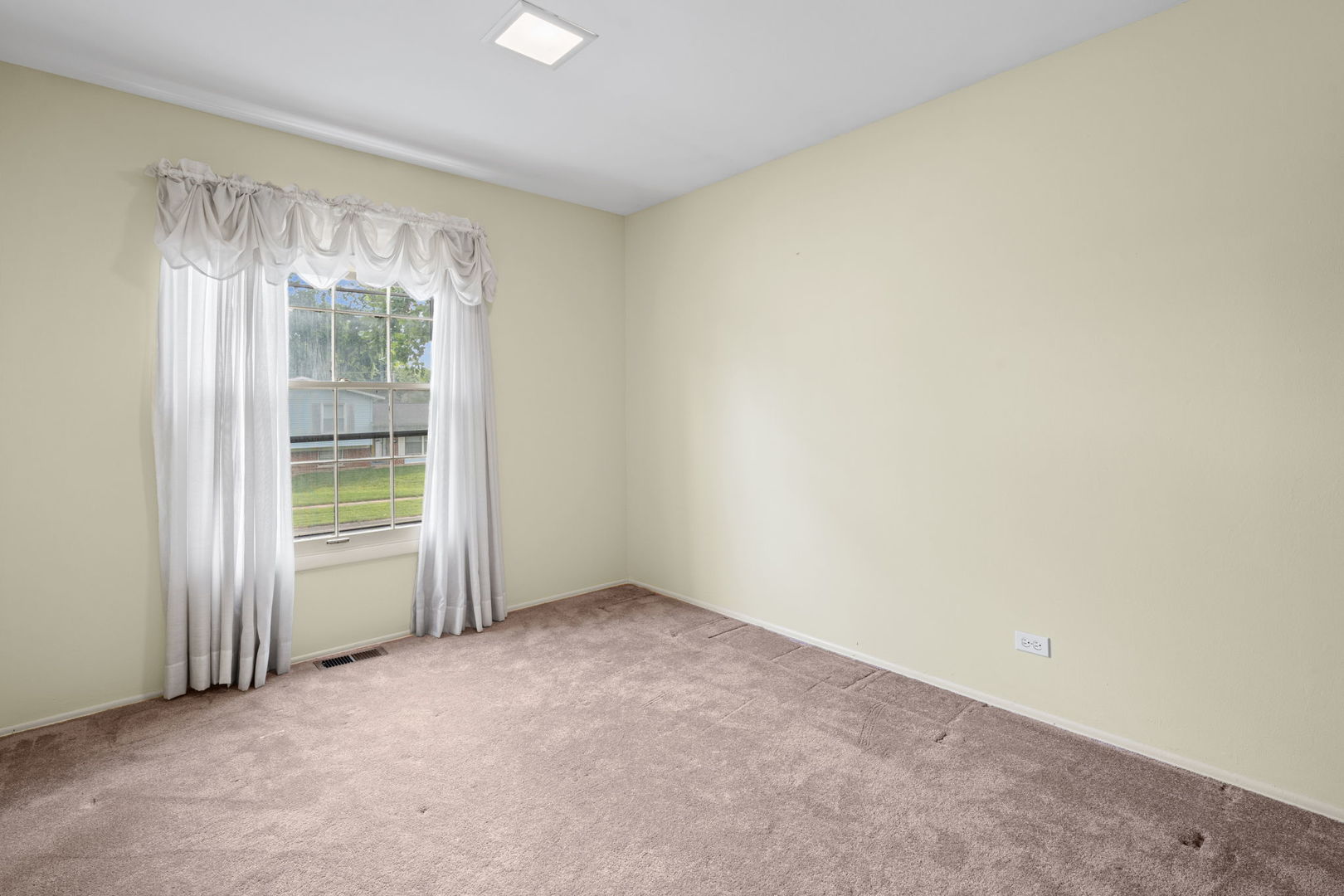 1024 Yorkshire Drive Property Photo 11