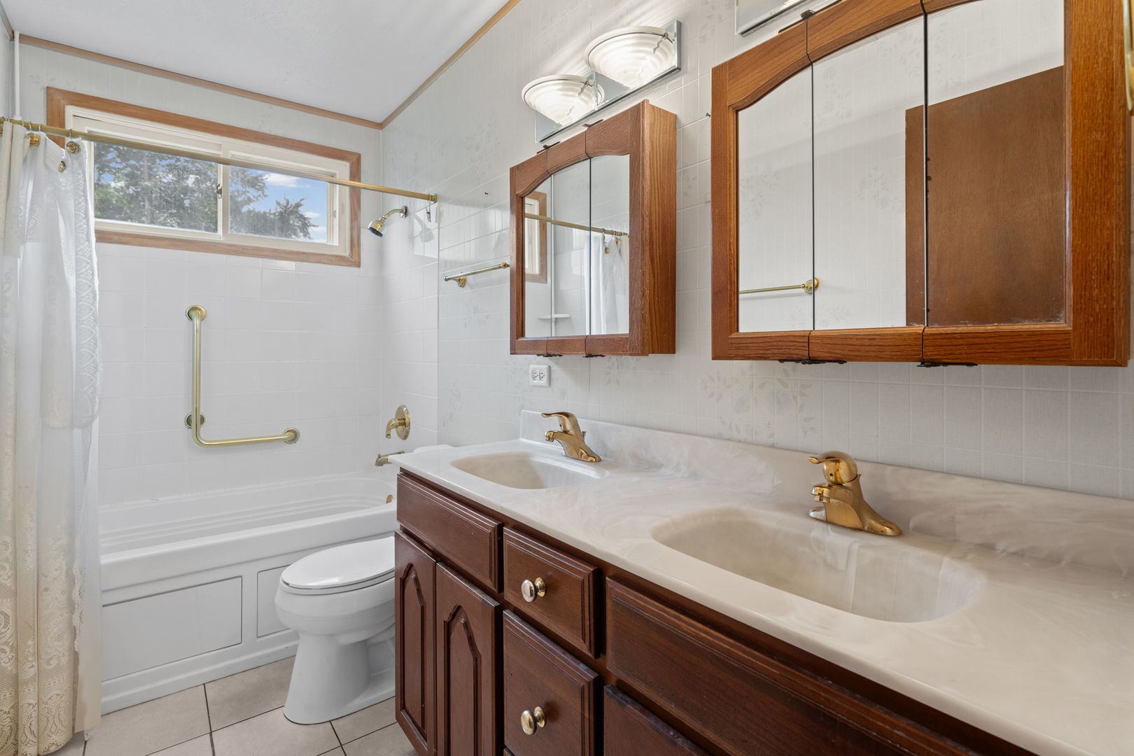 1024 Yorkshire Drive Property Photo 15