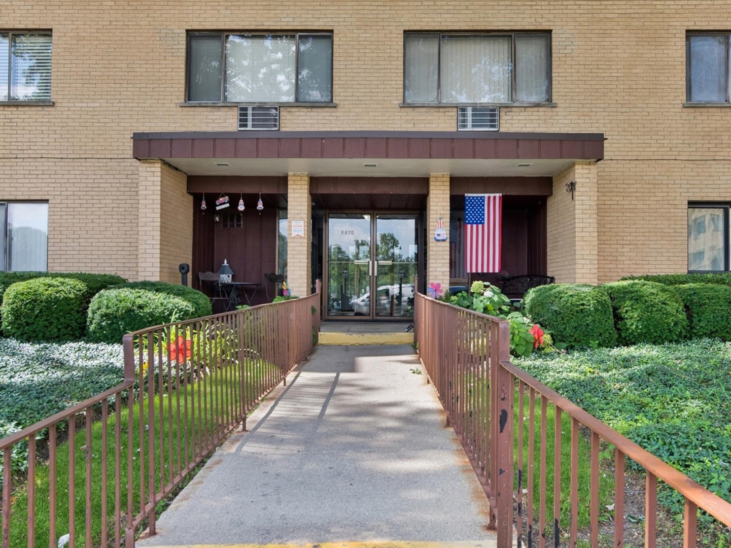 6670 S Brainard Avenue 409 Property Photo 1