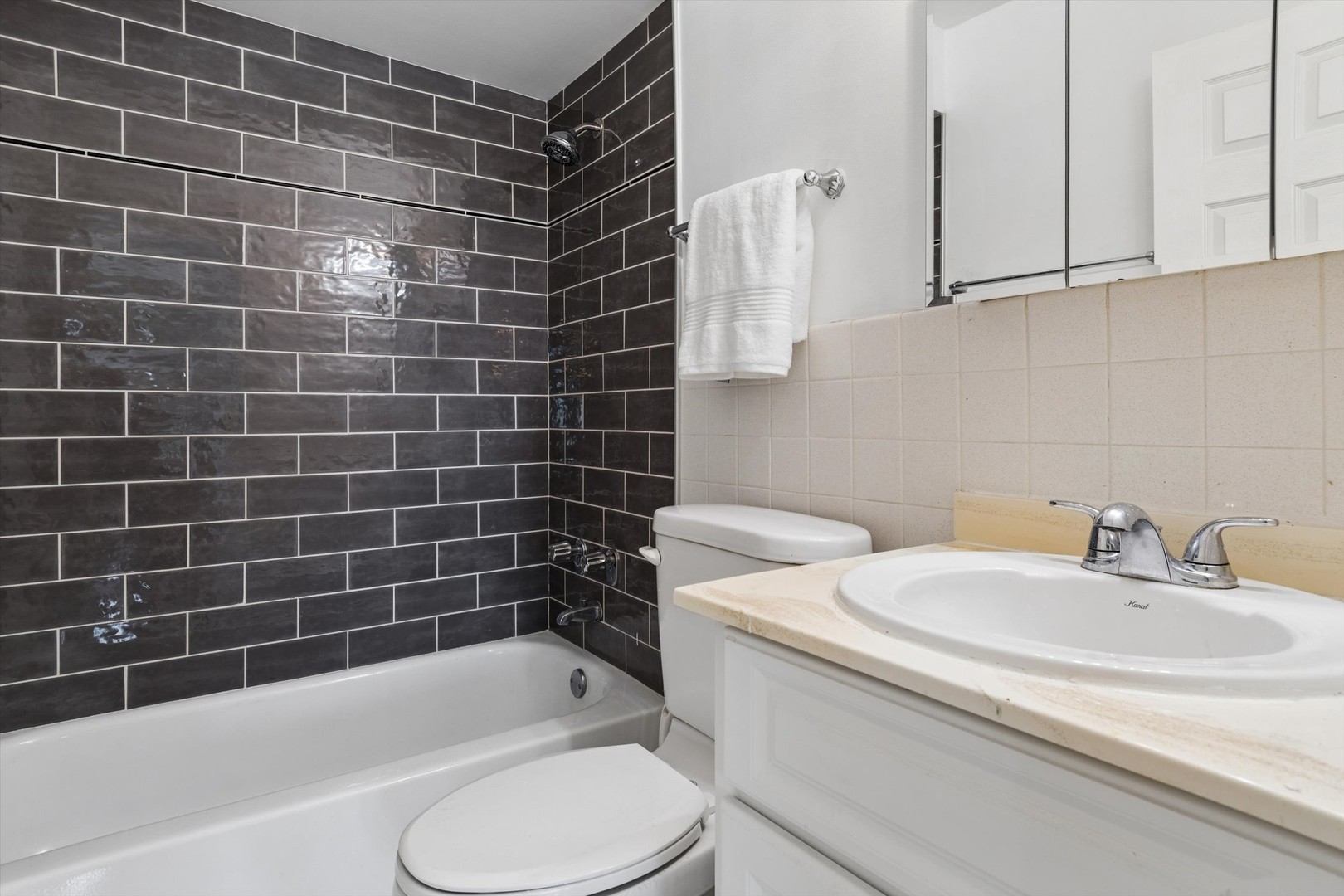 6670 S Brainard Avenue 409 Property Photo 11