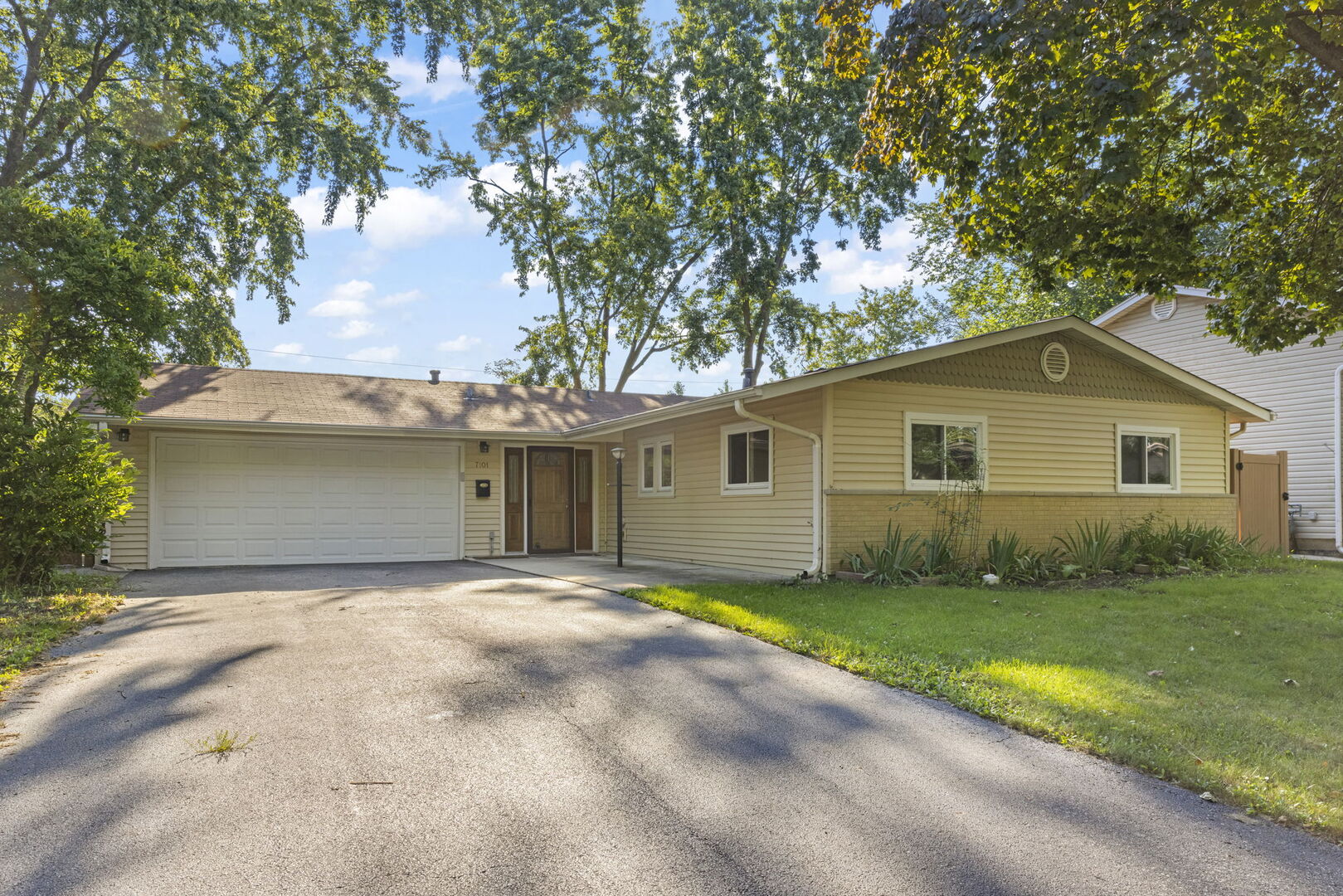 7101 Edgebrook Lane Property Photo 1