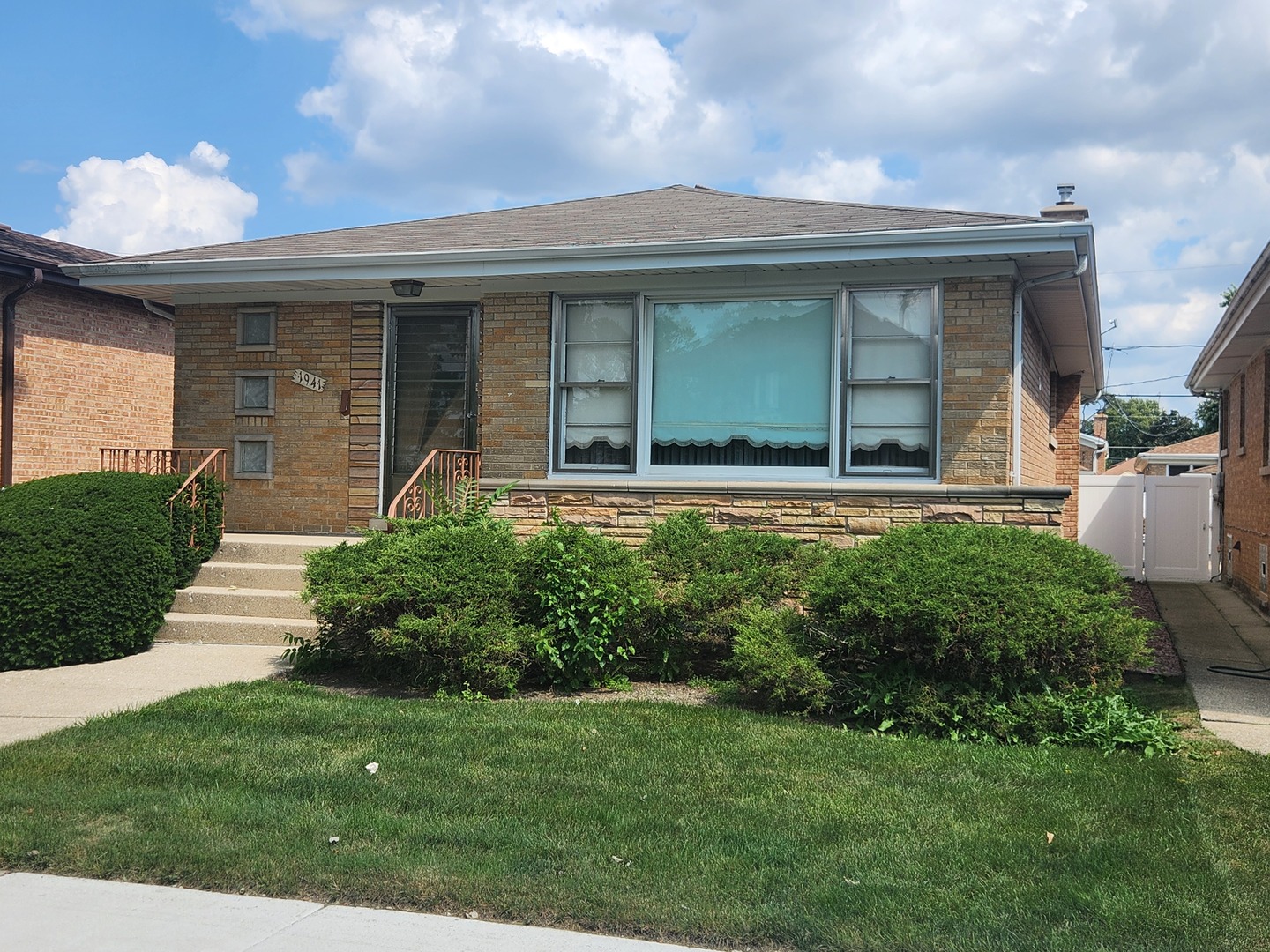 1941 N 75th Avenue Property Photo 1