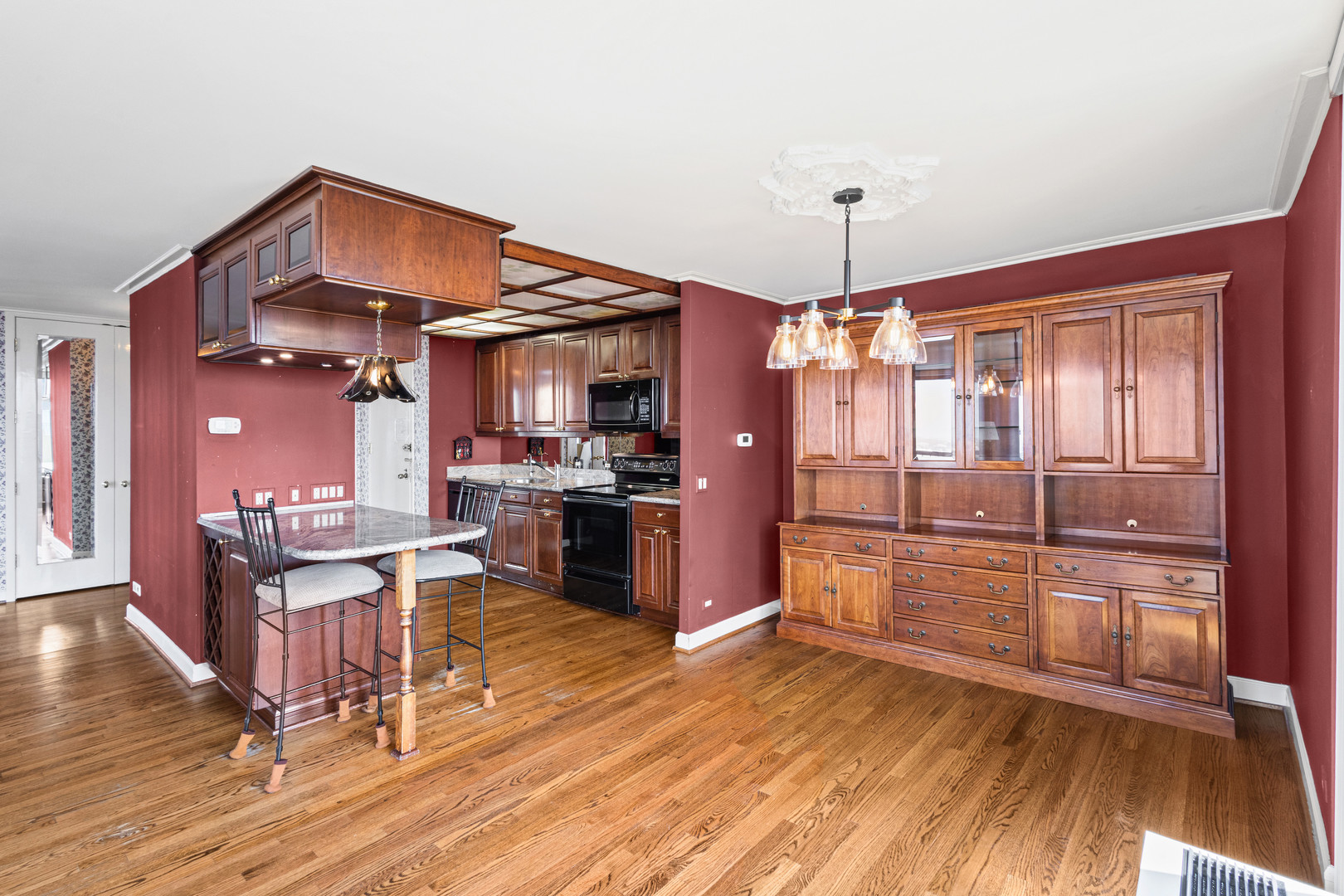2500 N Lakeview Avenue 3101 Property Photo 8