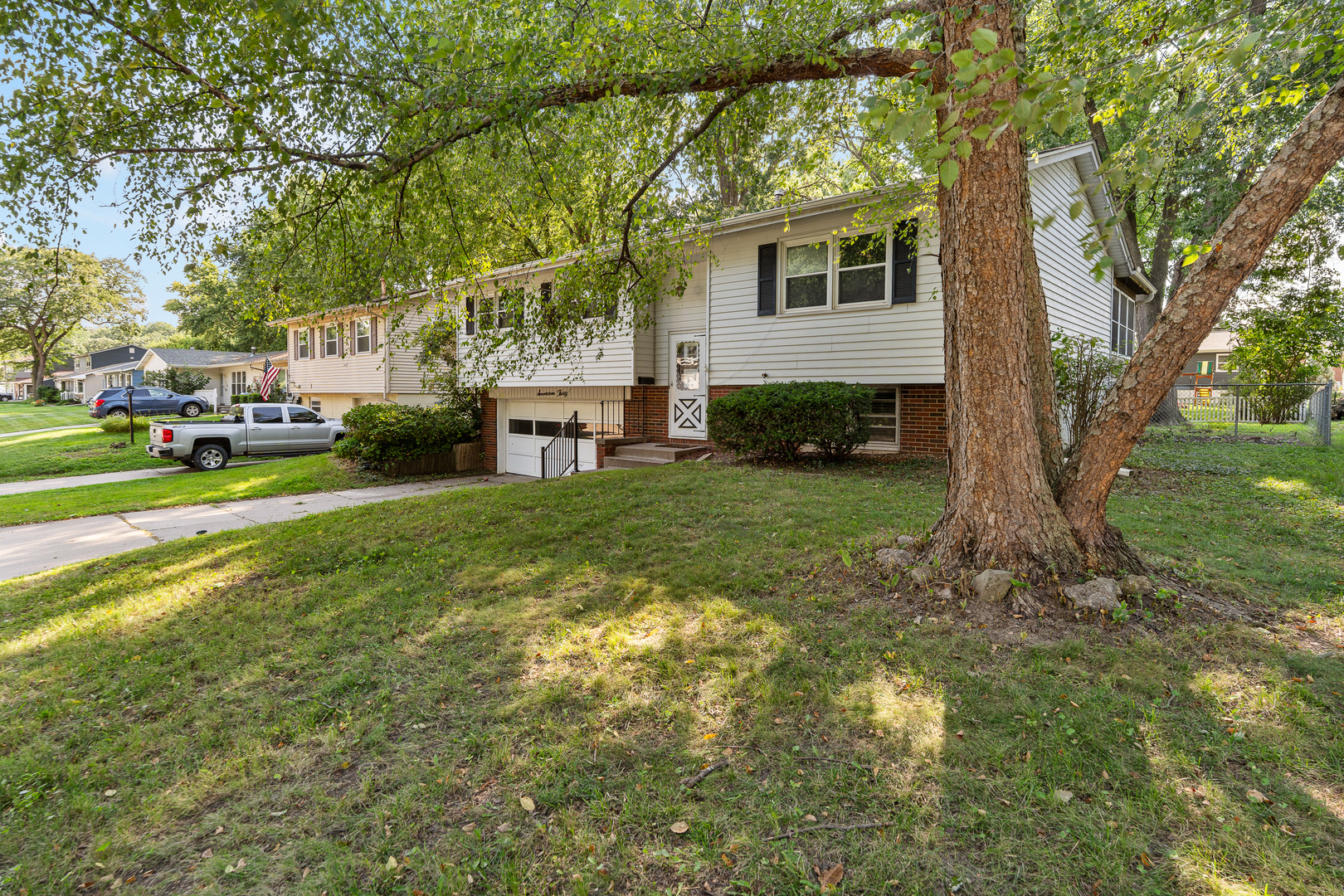 1730 Fairmeadow Drive Property Photo 3