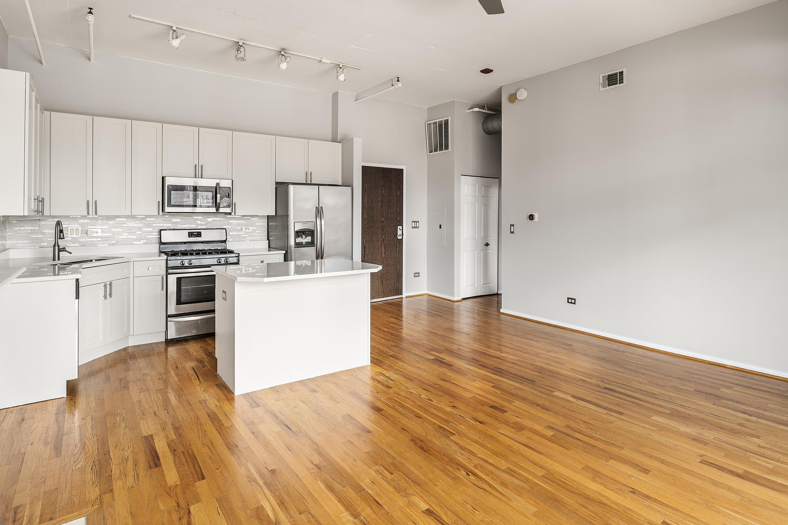 950 W Monroe Street 616 Property Photo 5
