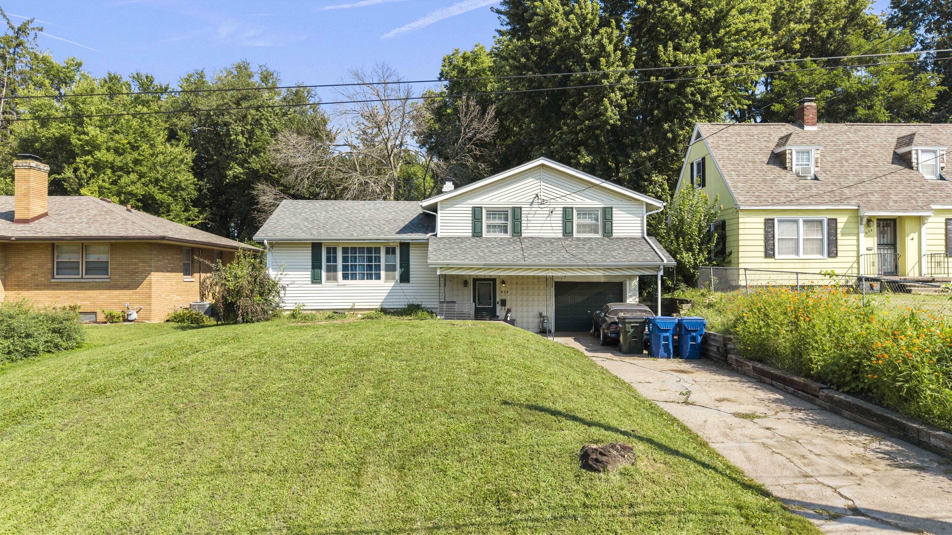 654 E 32nd Street Property Photo 1