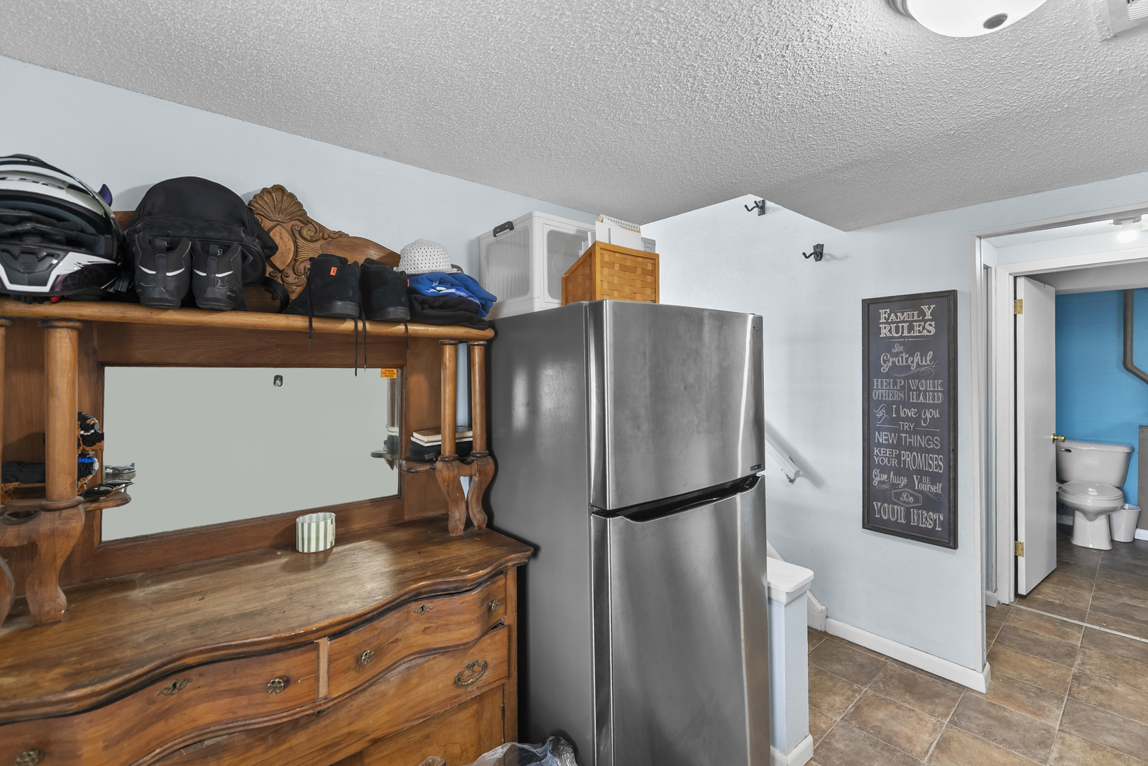 654 E 32nd Street Property Photo 6