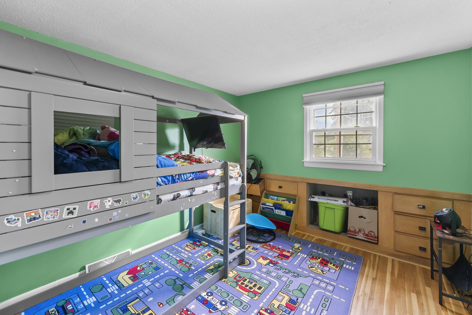 654 E 32nd Street Property Photo 19