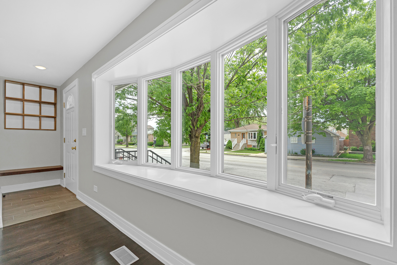 5505 N Nagle Avenue Property Photo 5