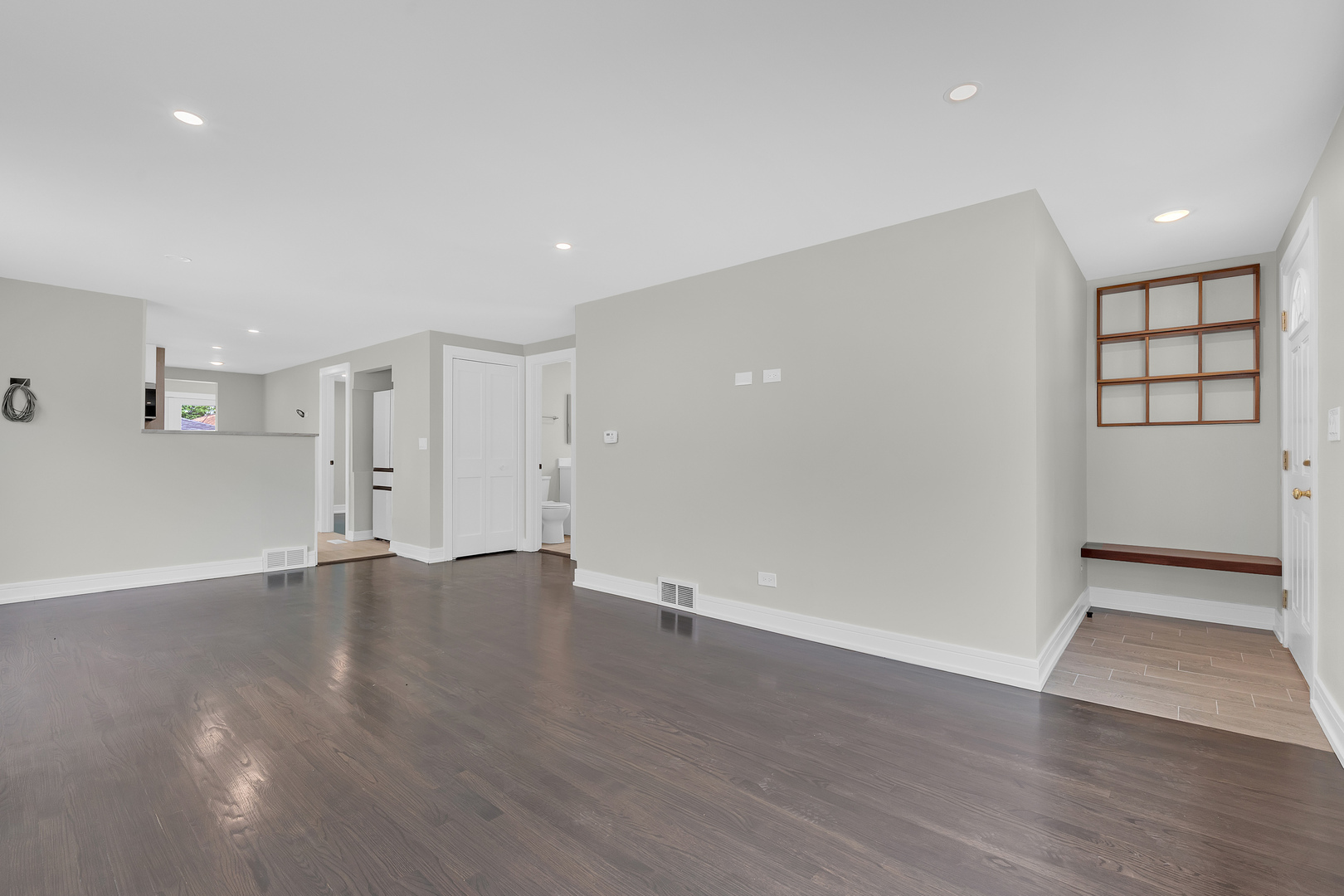 5505 N Nagle Avenue Property Photo 6