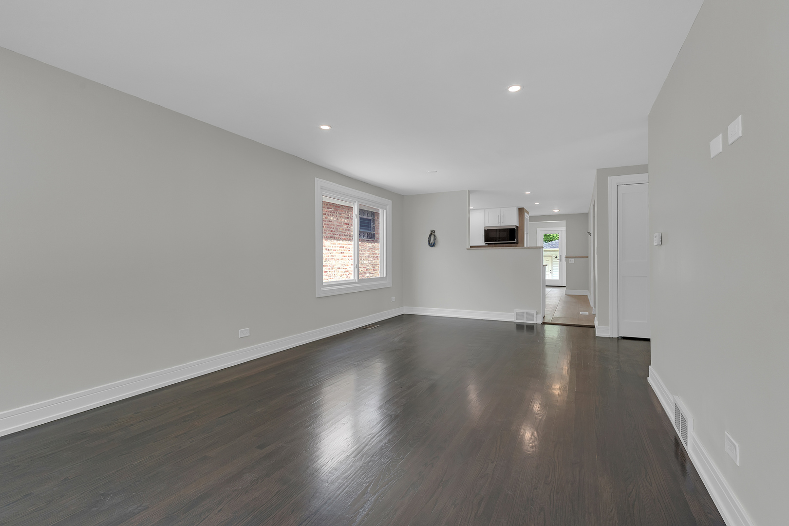 5505 N Nagle Avenue Property Photo 7