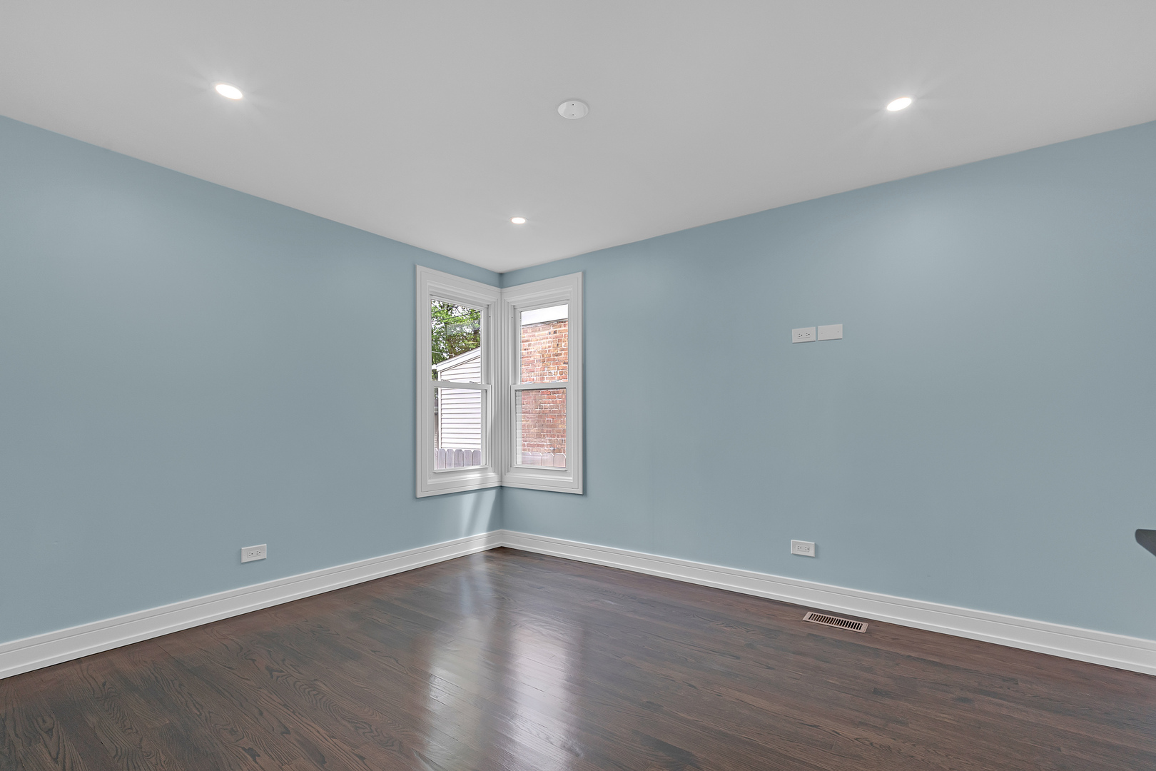 5505 N Nagle Avenue Property Photo 16