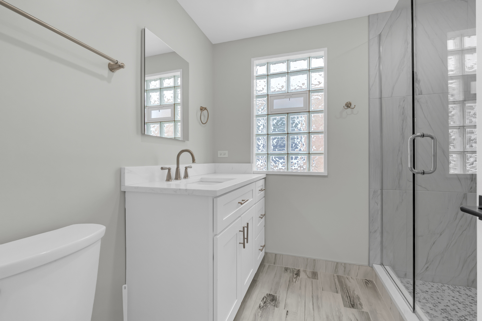 5505 N Nagle Avenue Property Photo 17
