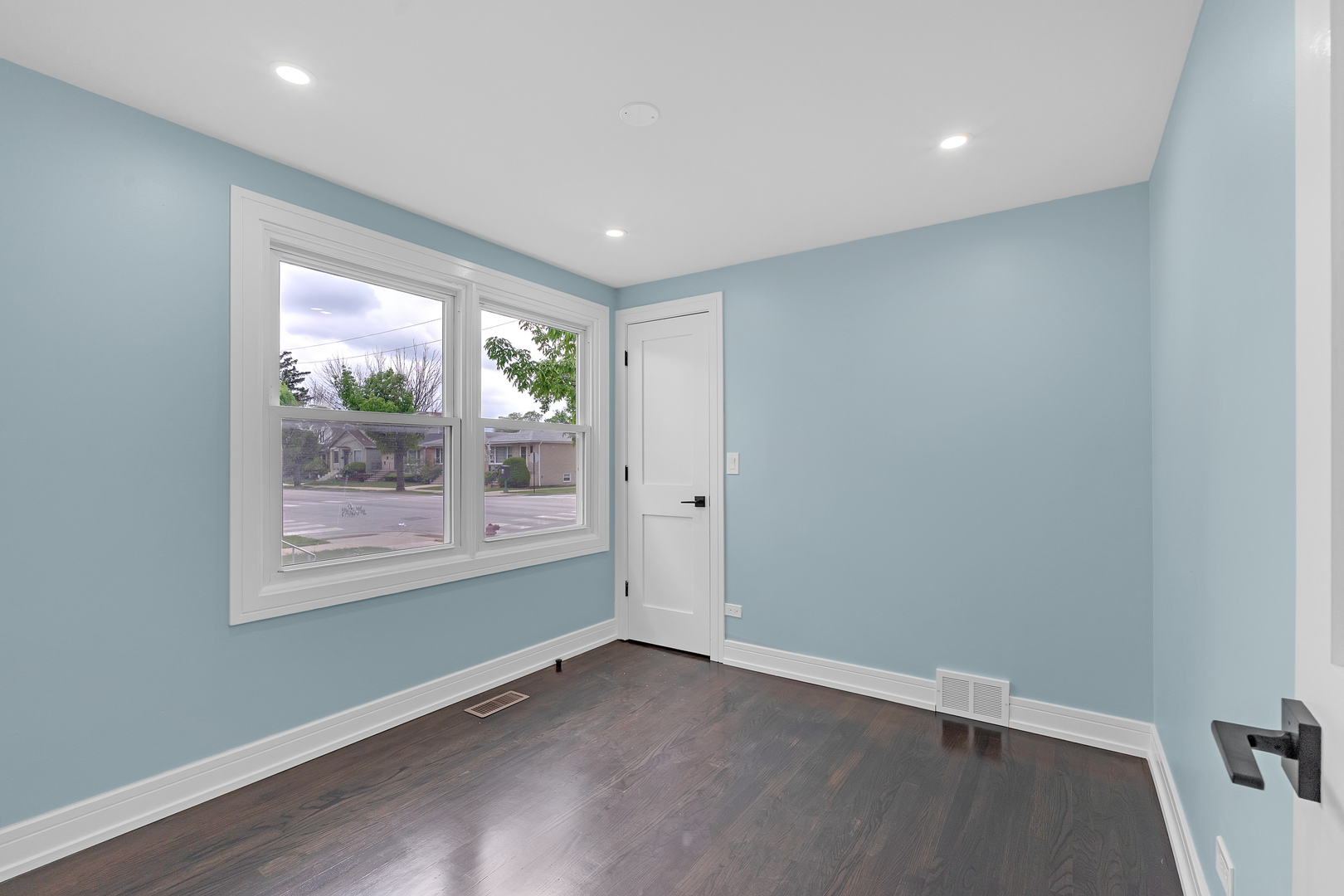 5505 N Nagle Avenue Property Photo 19