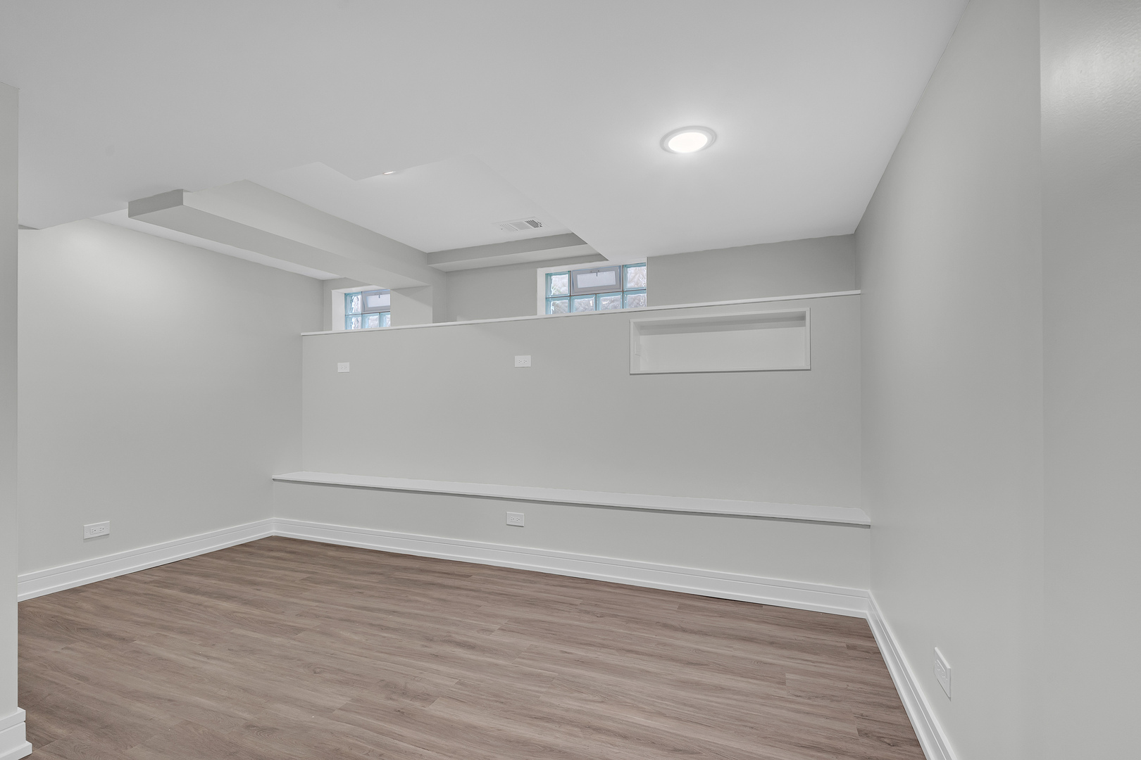 5505 N Nagle Avenue Property Photo 24